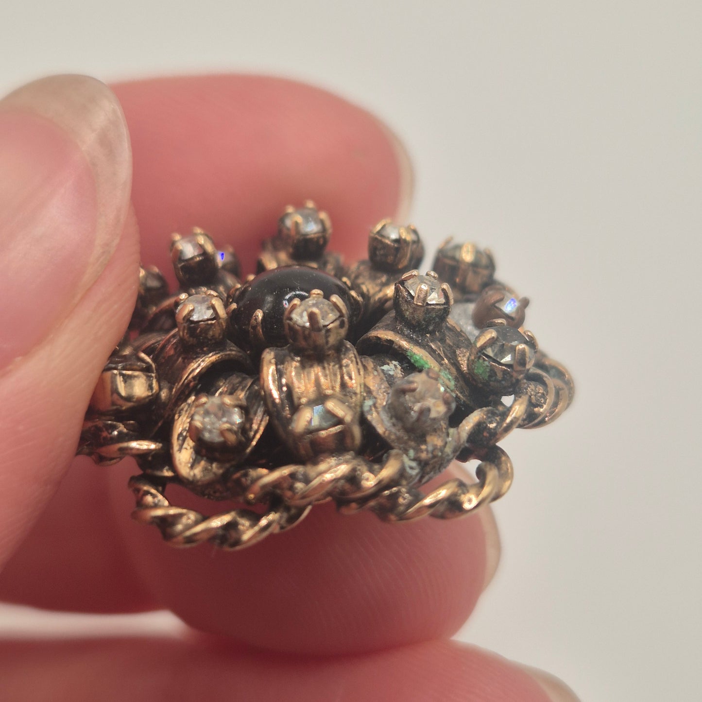 Prachtvoller Vintage-Metallknopf – Barock-Stil mit Onyx-Optik & Strass