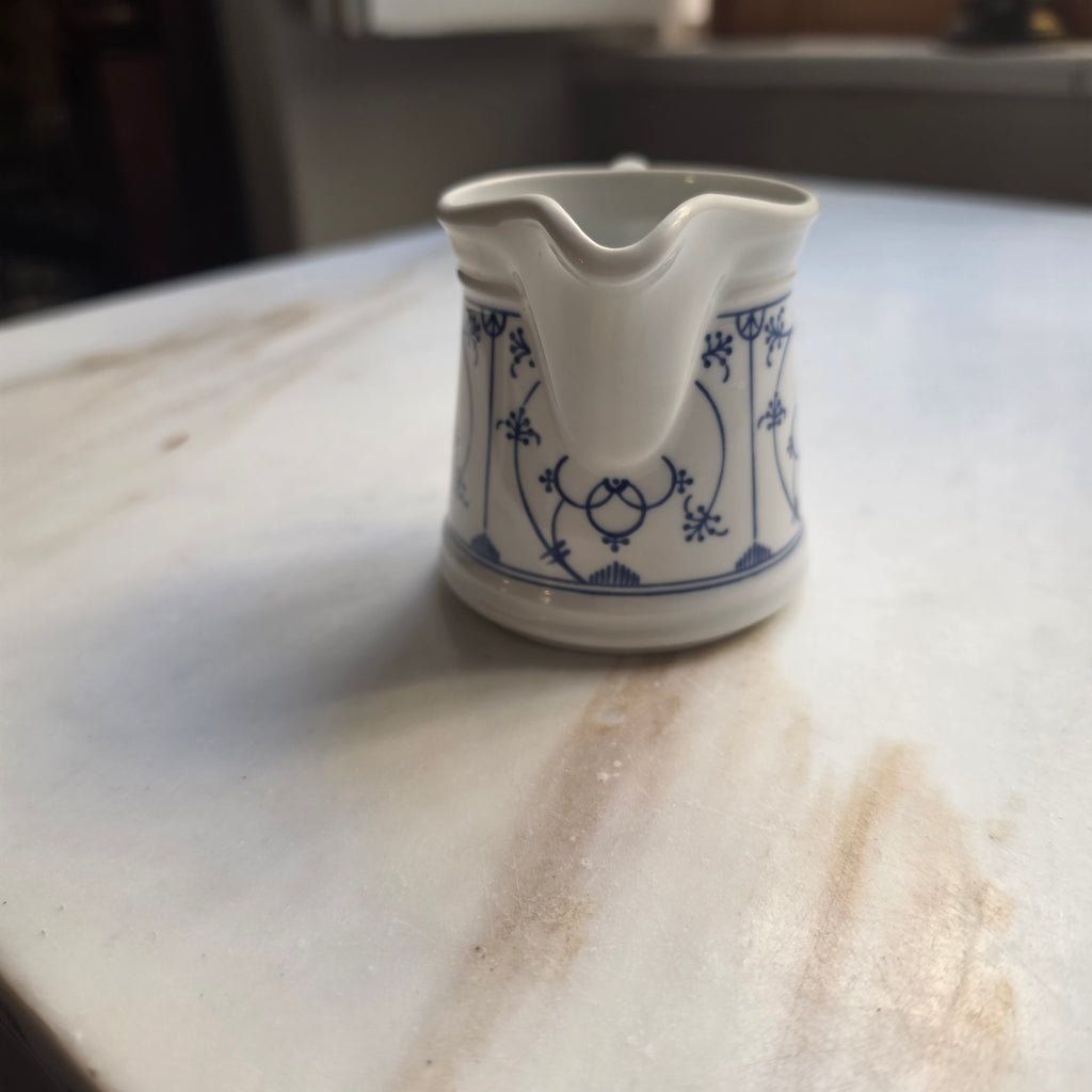 Klassisches Porzellan-Milchkännchen – Marienbad Weiss - Ingres Strohmuster Blauzwiebel-Dekor