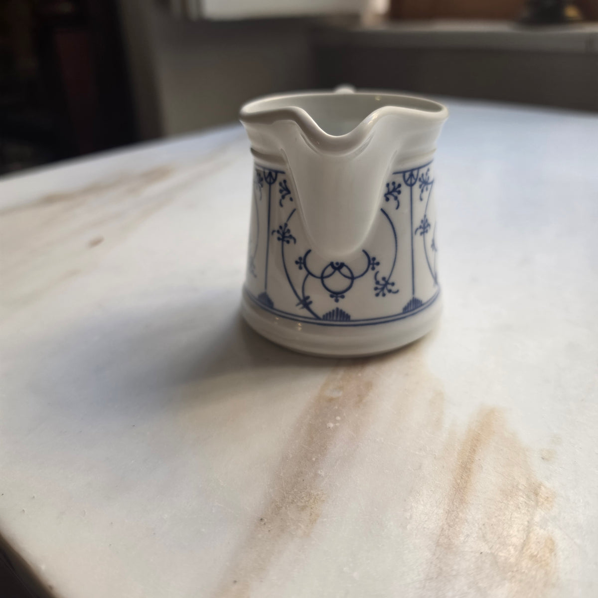 Klassisches Porzellan-Milchkännchen – Marienbad Weiss - Ingres Strohmuster Blauzwiebel-Dekor