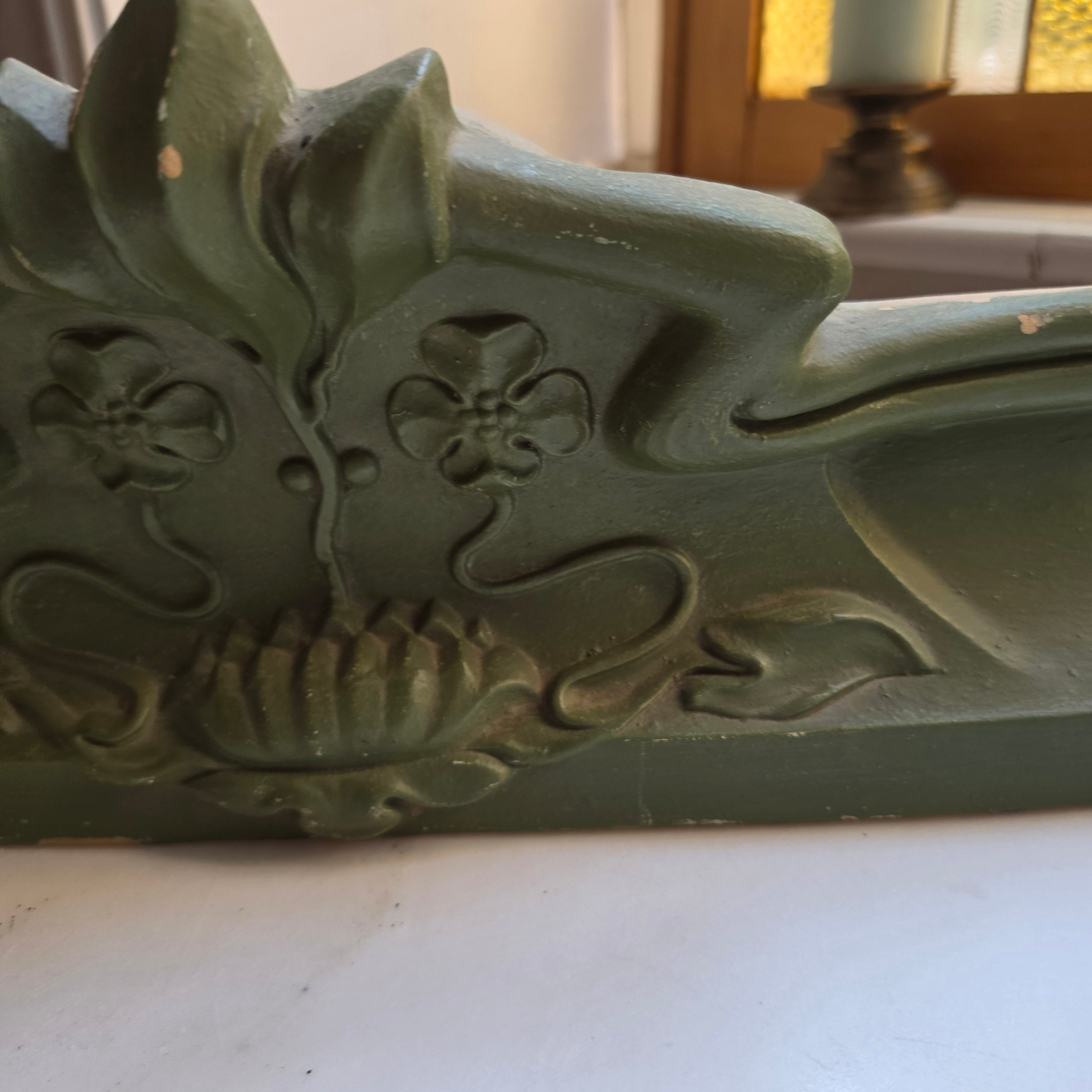 Antike Kachelofen Krone Jugendstil grün Dekoration Sims