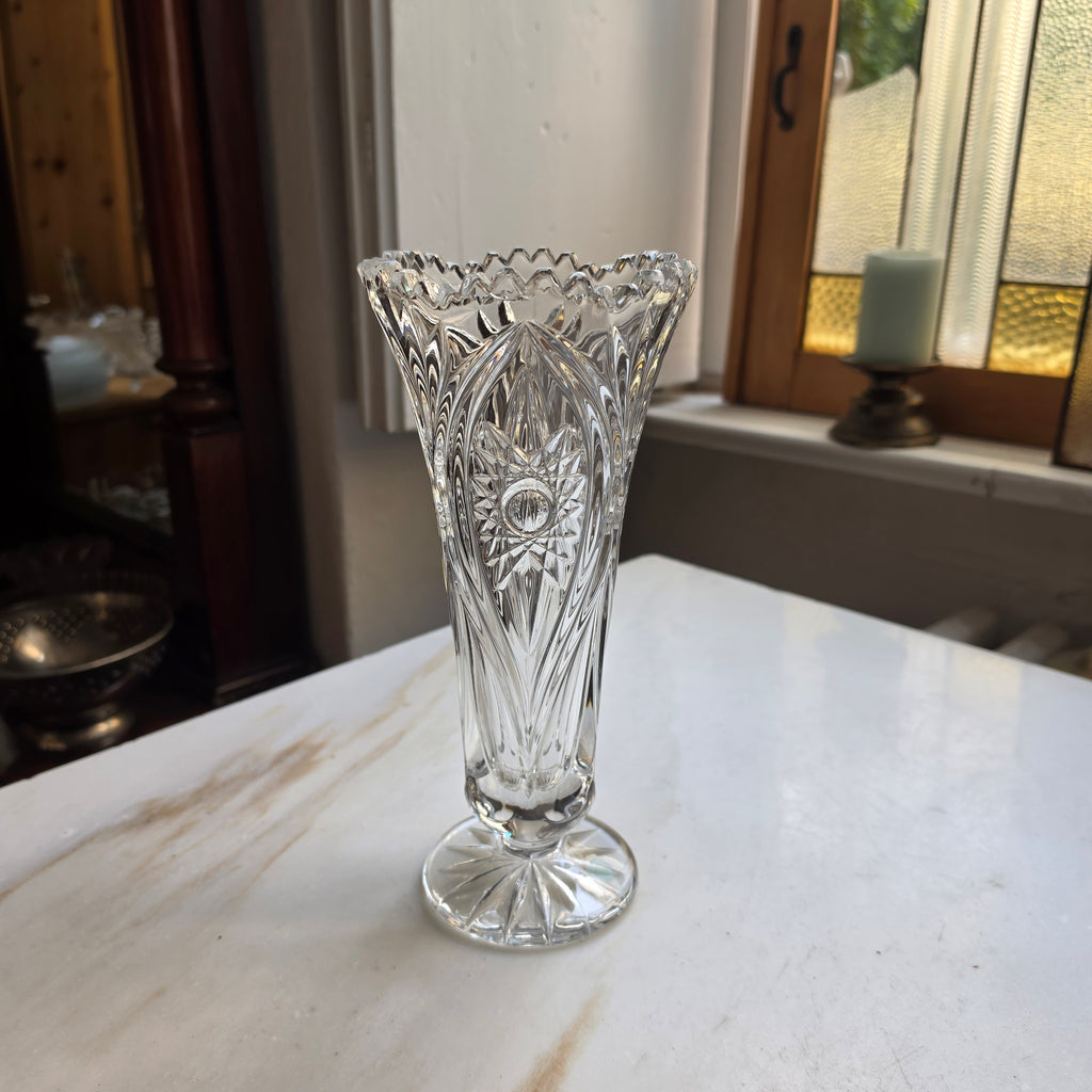 Klassische Kristallvase mit Edlem Sternschliff – Vintage Glasvase mit Standfuß & Wellenrand