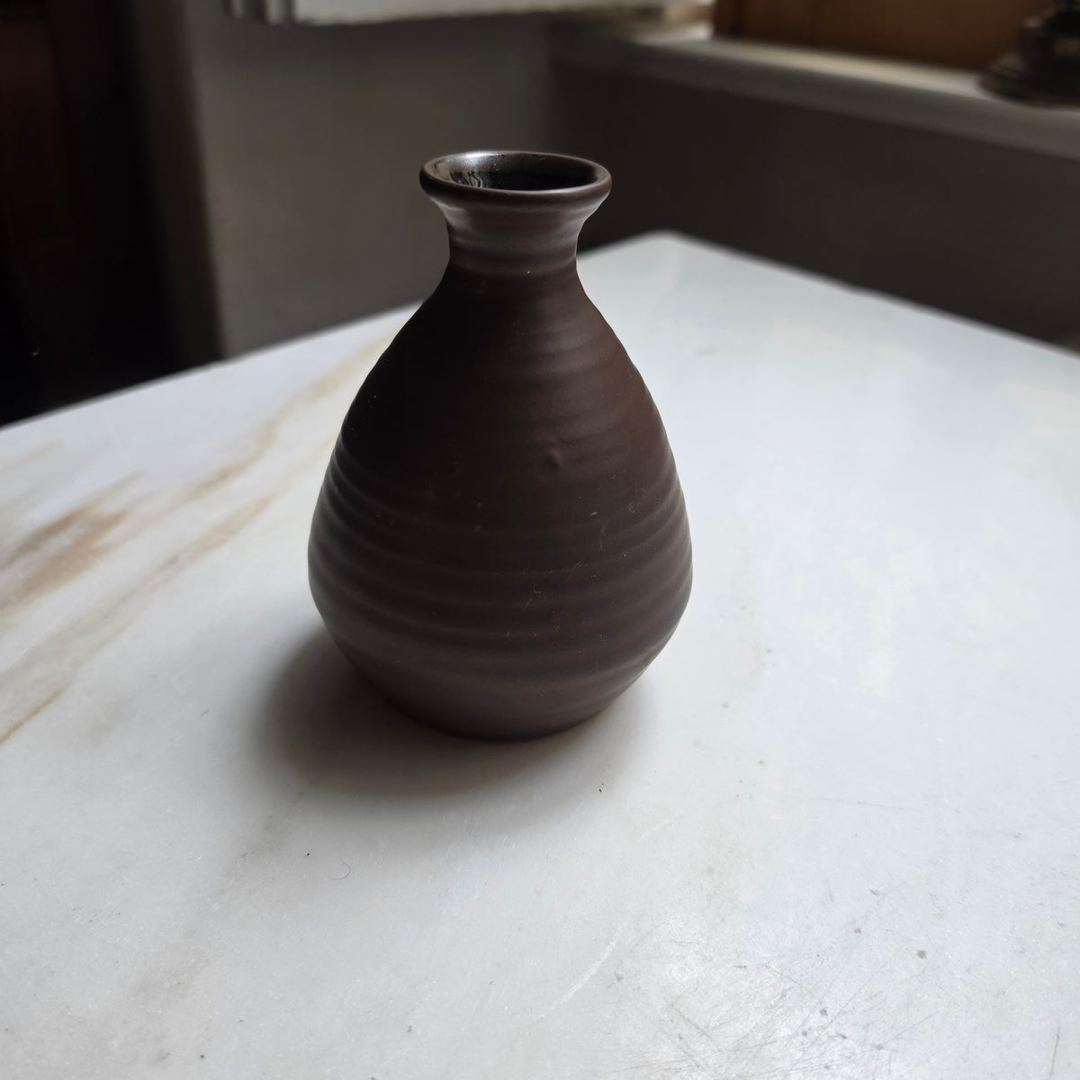 Handgemachte Keramik-Vase - Sake-Karaf (Dunkelbraun)
