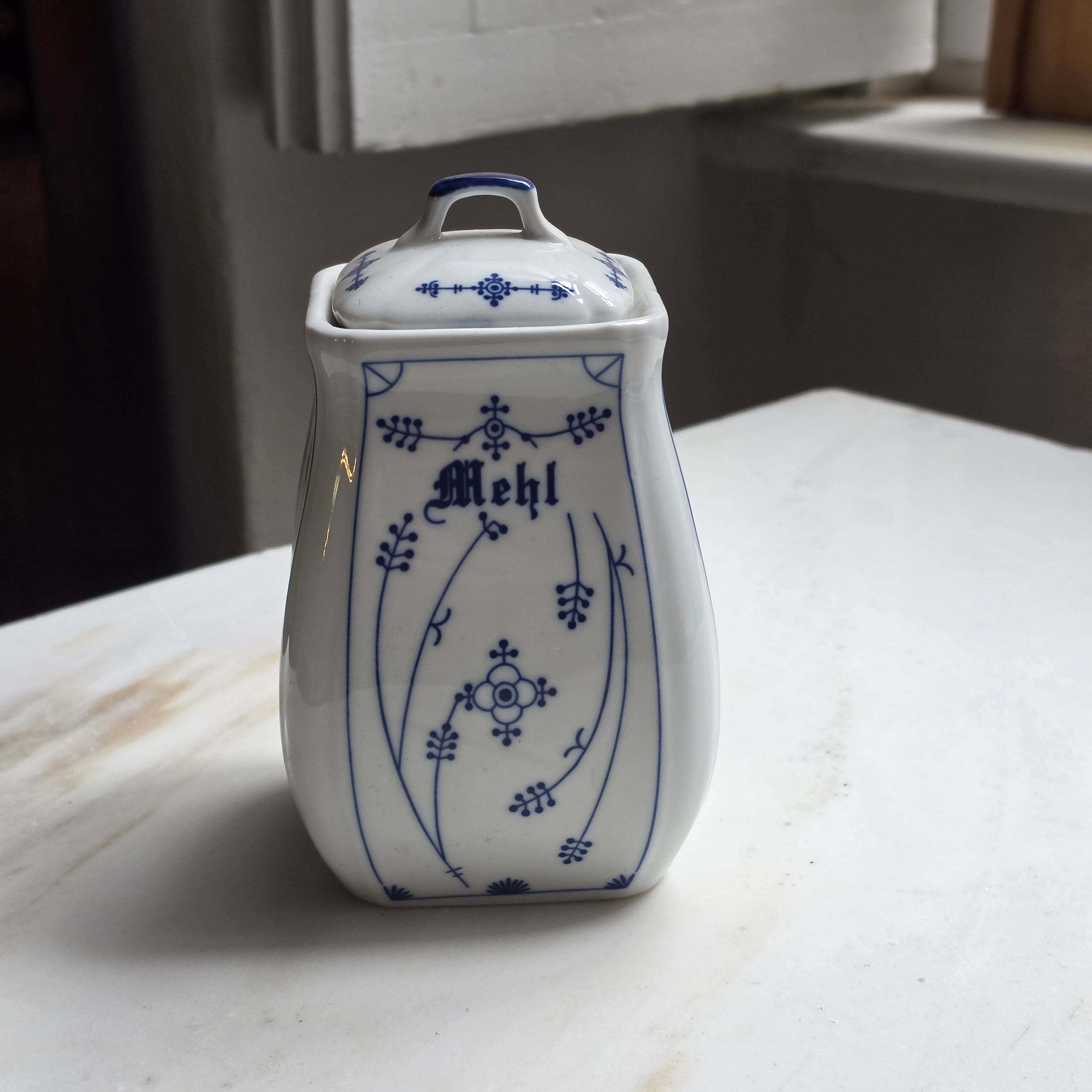 Antike Mehldose aus Porzellan mit Deckel – Zwiebelmuster / Strohmuster Blau-Weiß – Vintage Vorratsdose Küche