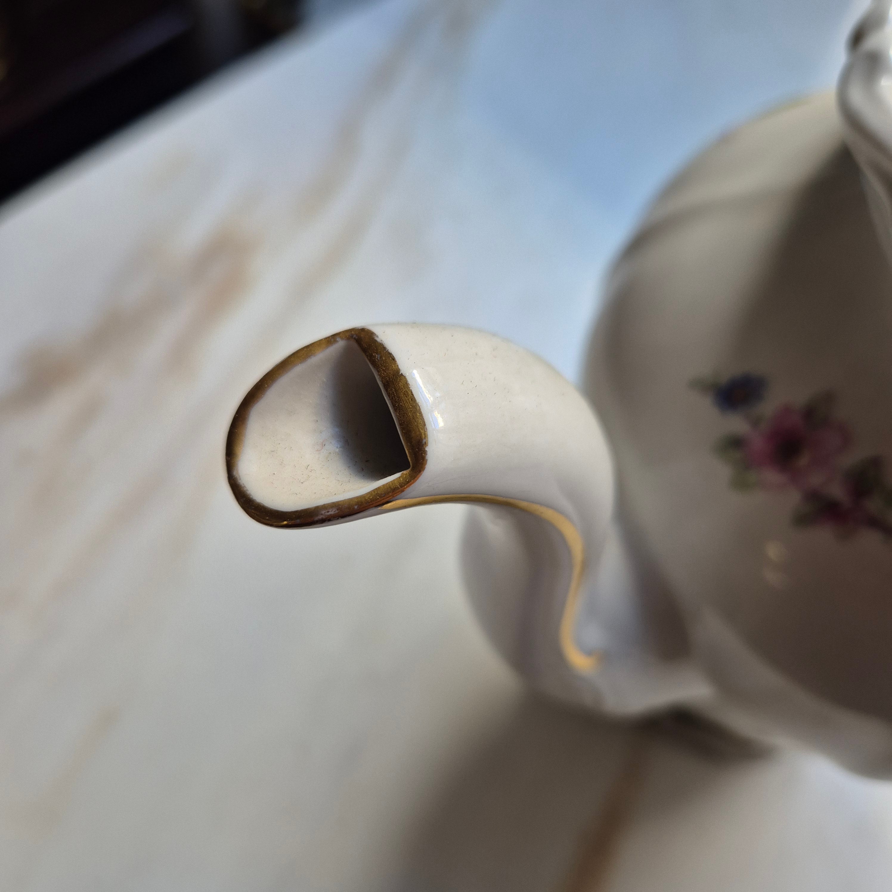 Antike Porzellan Kaffe-oder Teekanne von Weimar - Dekor "Katharina"