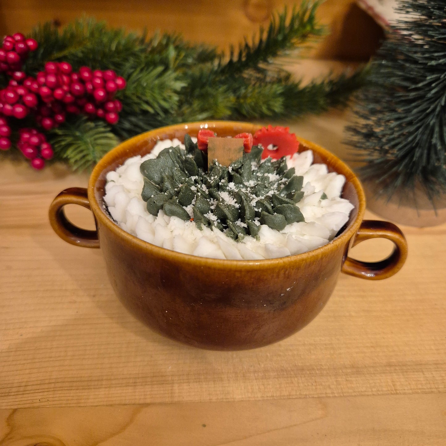 Handgemachte Sojawachskerze Weihnachtesgeschenk Sahne Dessert in Antiker Keramik Suppentasse GDR