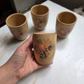 4er Set Vintage Keramikbecher - Rustikale Becher mit herbstlichem Frucht-Dekor - Sprenkelglasur
