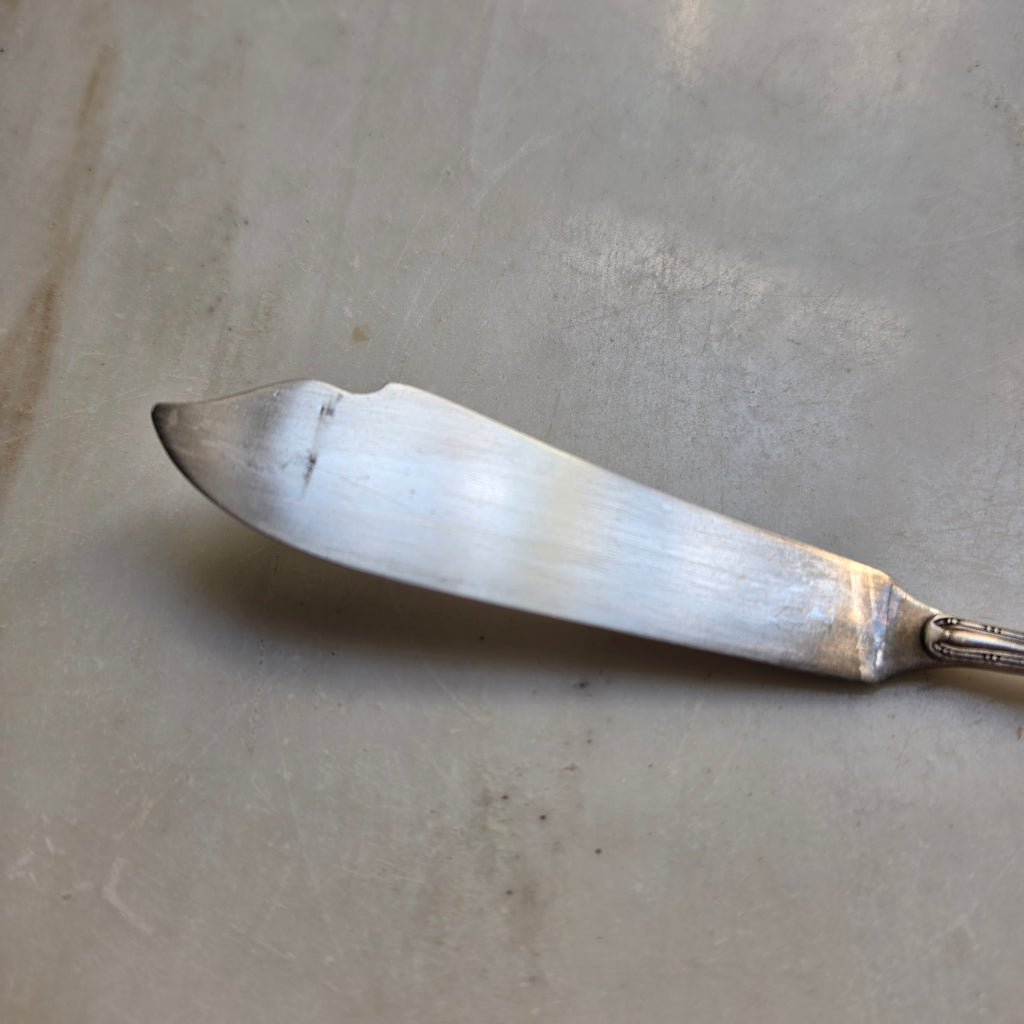 Edles Vintage Fischmesser / Serviermesser – Versilbert (90er Punzierung) mit klassischem Ornament-Dekor