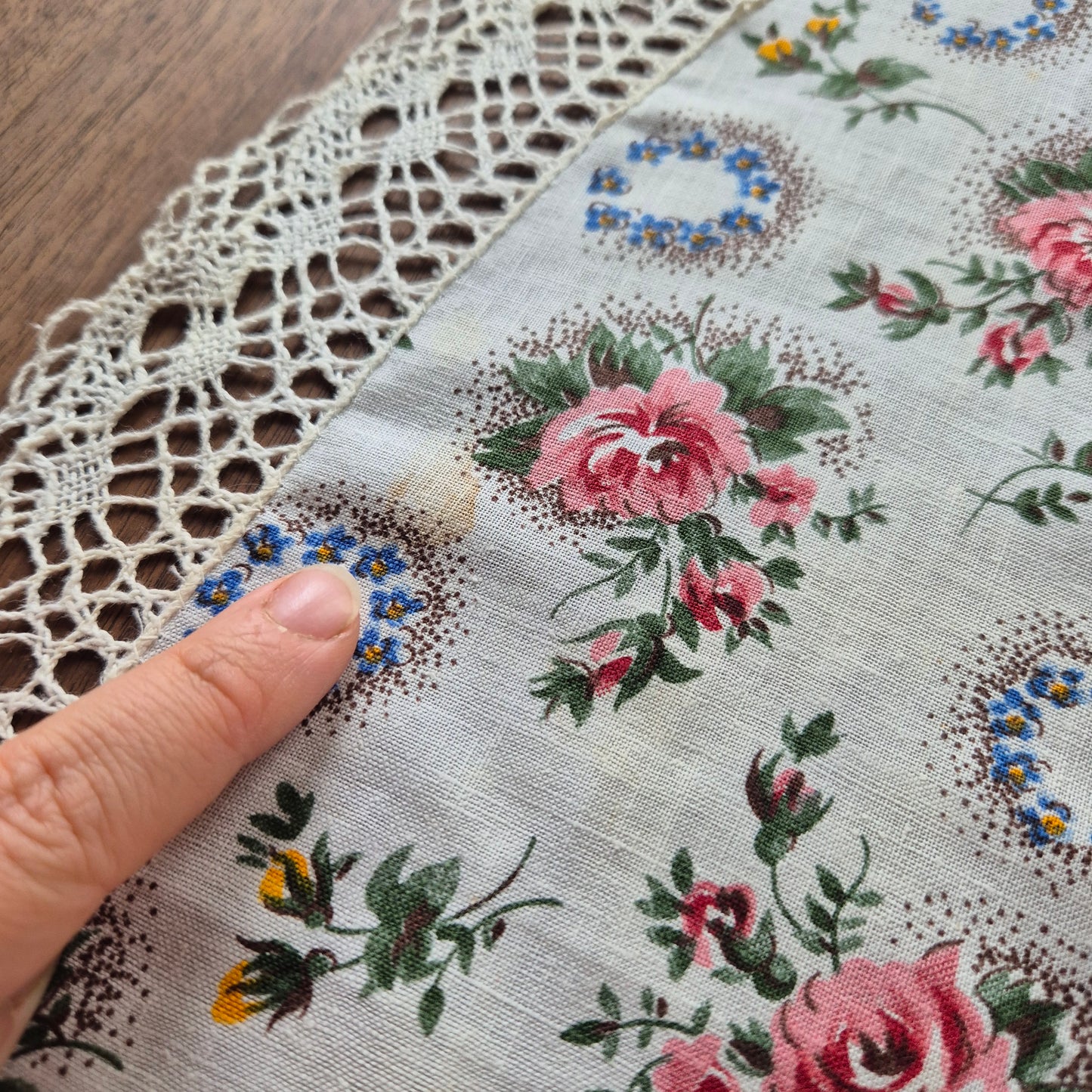 Antike kleine weiße ovale Zierdecke 47x22cm mit Blumenmuster