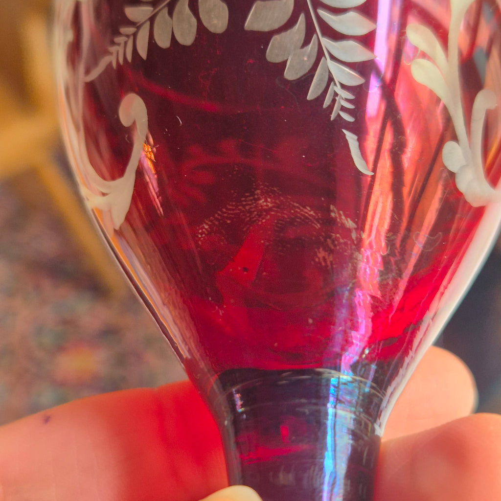 4x Vintage Weingläser Weinrot geschliffen Blumenmuster