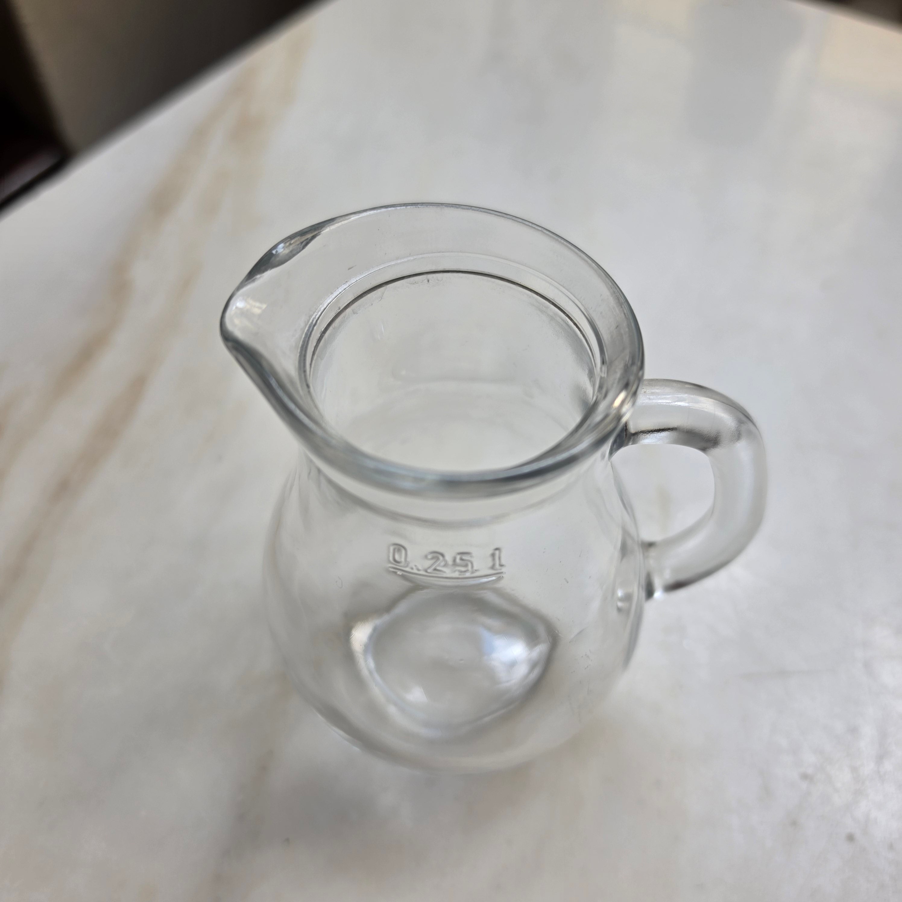 Kleiner Glaskrug 0,25 Liter – Vintage Karaffe