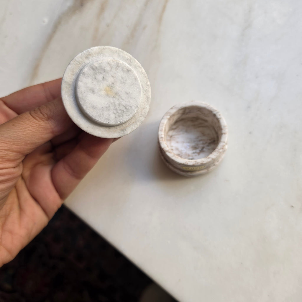 Vintage Marmordose mit Messingring & Deckel | Artesanía Raco Chile