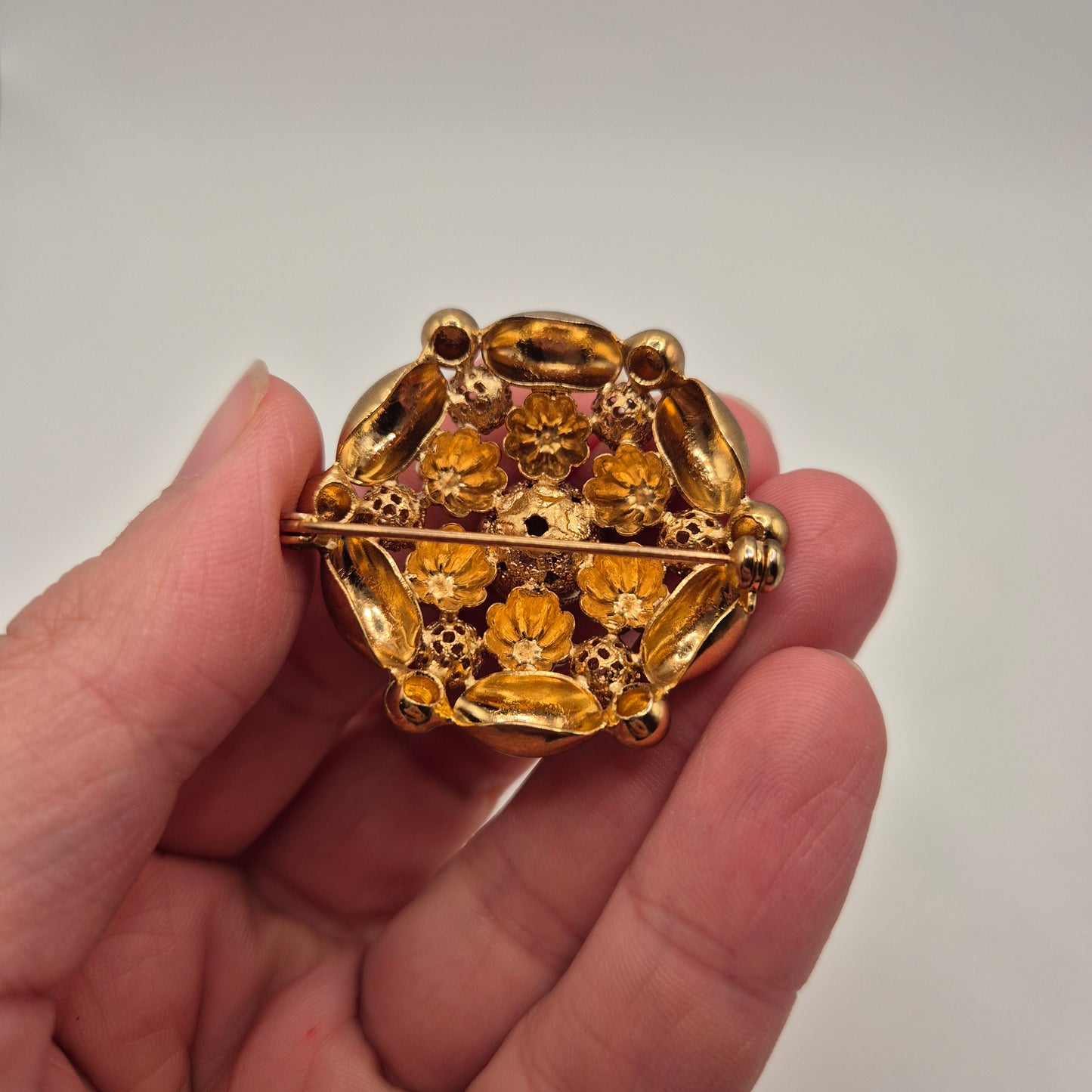 Große 60er Jahre Brosche wunderschöne Handarbeit