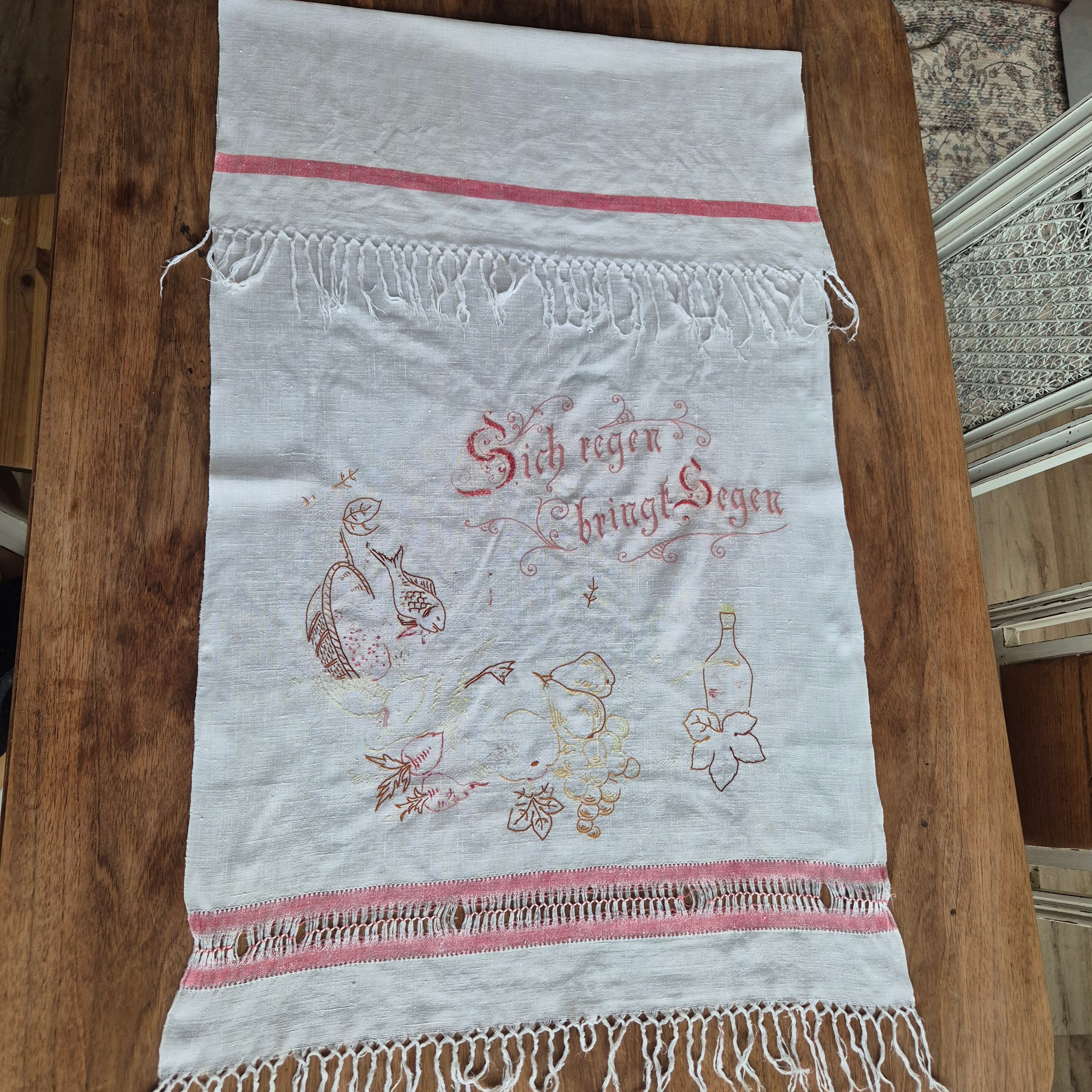 Altes Überhandtuch rot weiß verwaschen handmade 59x130cm "Sich regen bringt Segen"