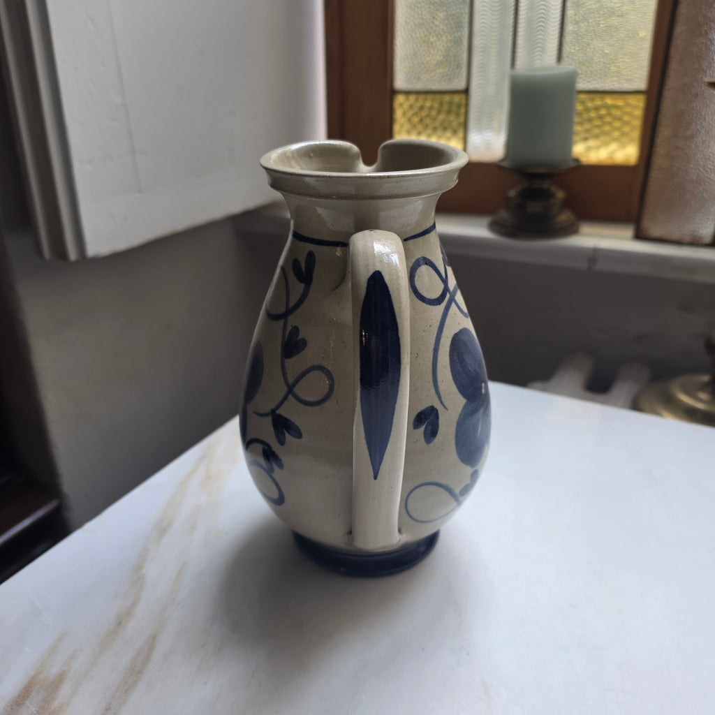 Klassischer Westerwälder Steinzeug-Krug – Handbemaltes Bembel-Design