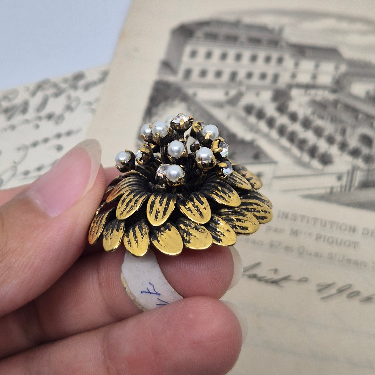 Feine 50er Jahre Brosche Blume Blüten Gold Strasssteine unechte Perlen – AntikStorys