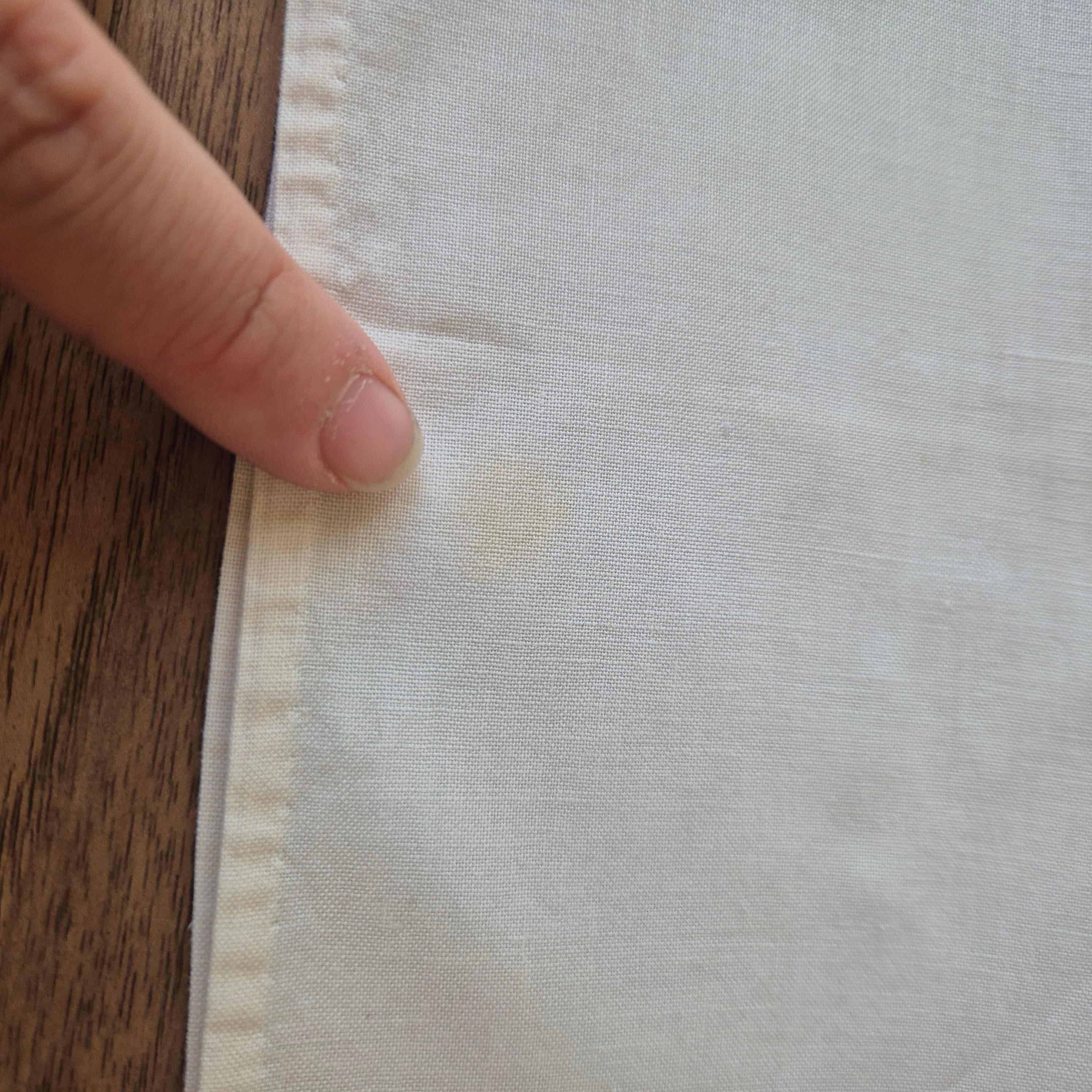 Vintage Stofftaschentuch creme Baumwolle bestickt 26x26cm mini Fleck