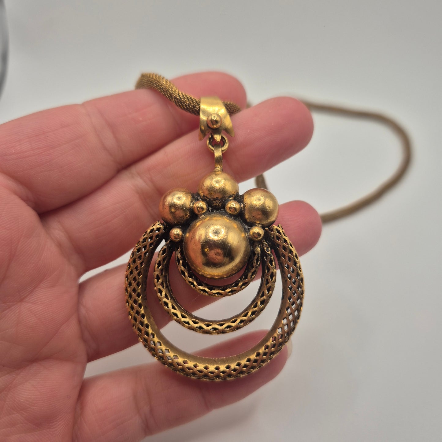 Vintage Statement-Collier – Großes Gold-Medallion im Ethno-Barock-Stil