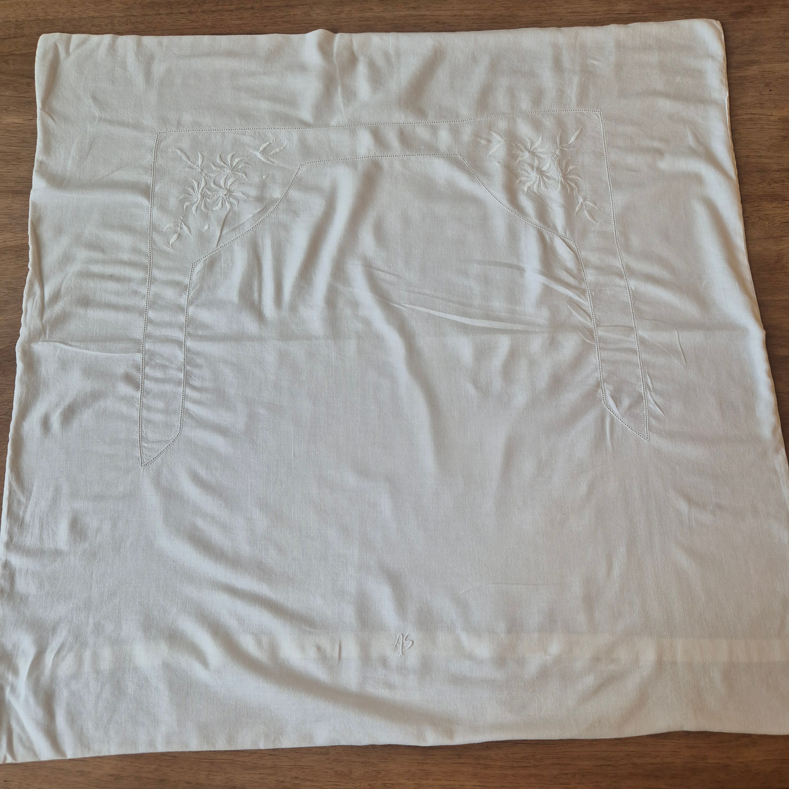 Antiker Kopfkissenbezug mit zarter Stickerei 76x78cm Baumwolle Monogramm A.S.