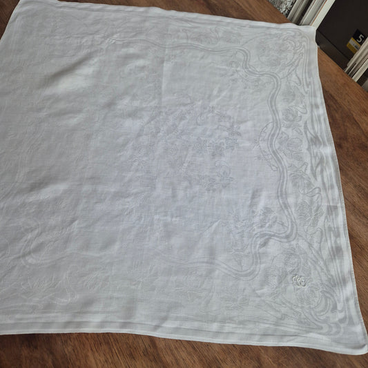 Antike Jugendstil Serviette/Mitteldecke weiß 64x64cm Damast Blumen Stockflecken Monogramm G.C.