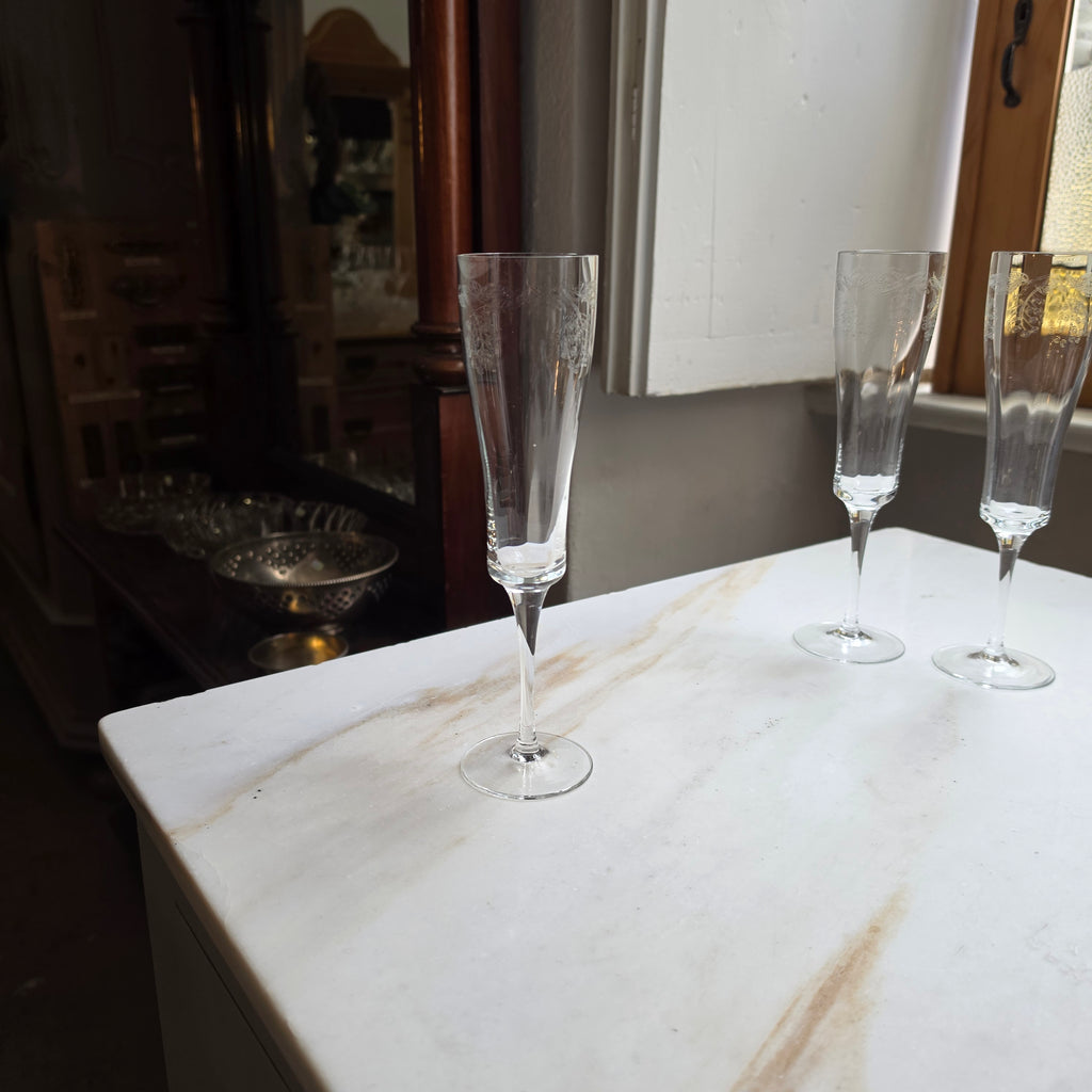 Edles 3er-Set Sektgläser - Champagnerflöten mit feiner Traubengravur – Vintage Eleganz