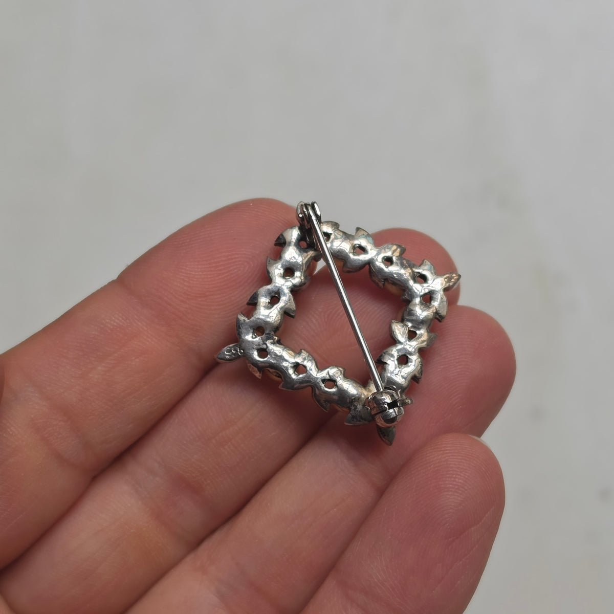 Vintage Silberbrosche 935 mit Perlen & Markasiten – Elegante Rautenform
