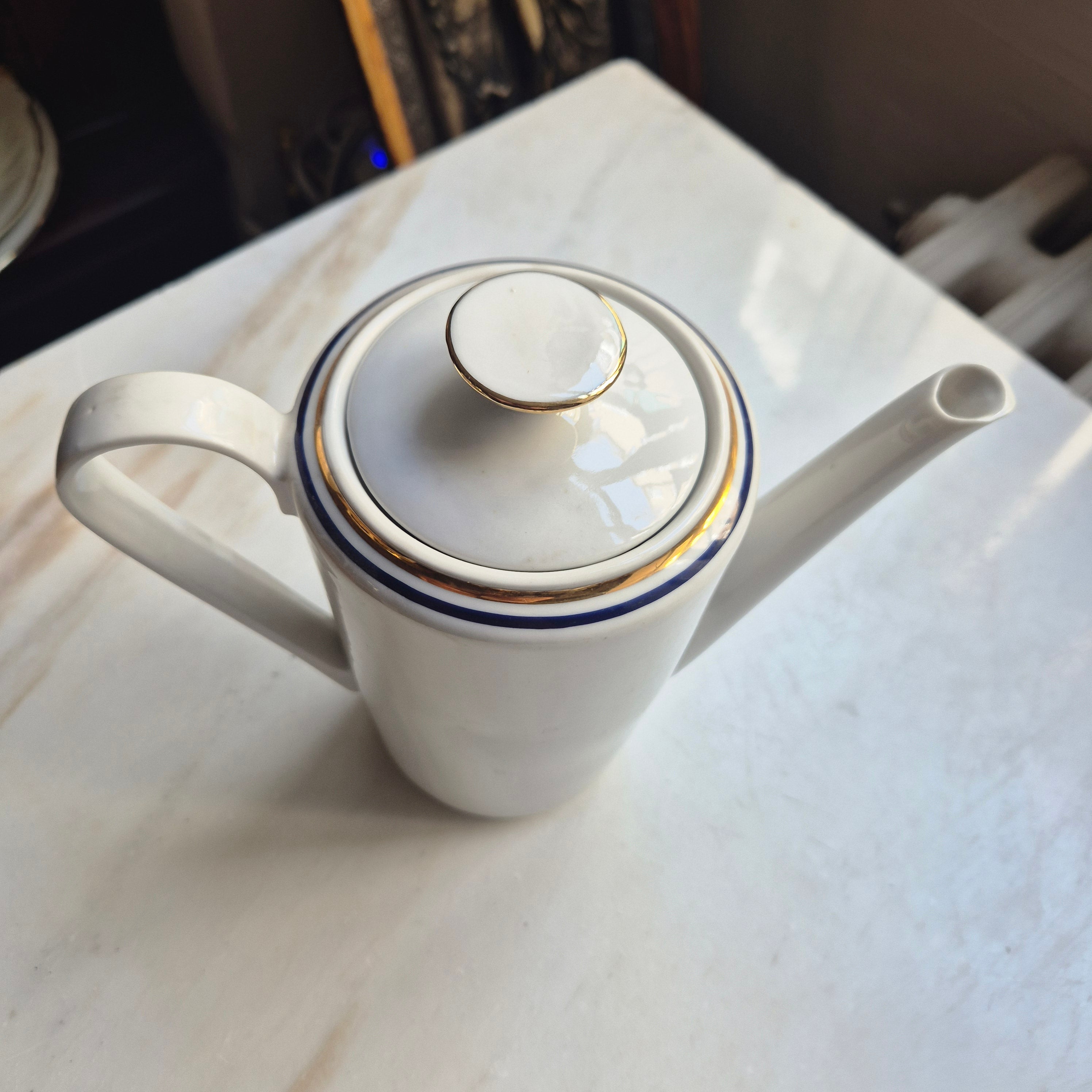 Vintage Kahla Tee Kaffeekanne Kanne weiß blau goldrand