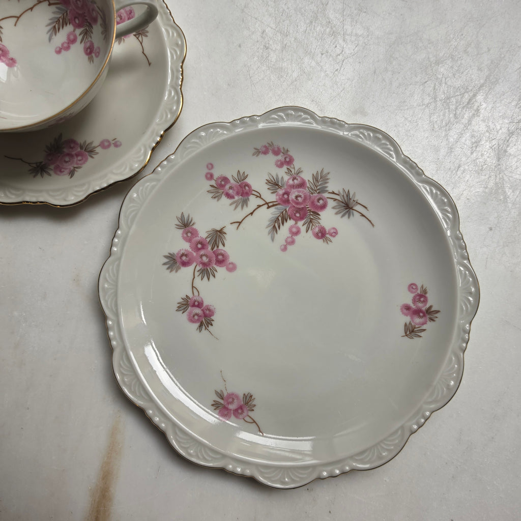 Vintage-Porzellan-Gedeck (3-teilig) mit zartem Rosendesign und Goldrand
