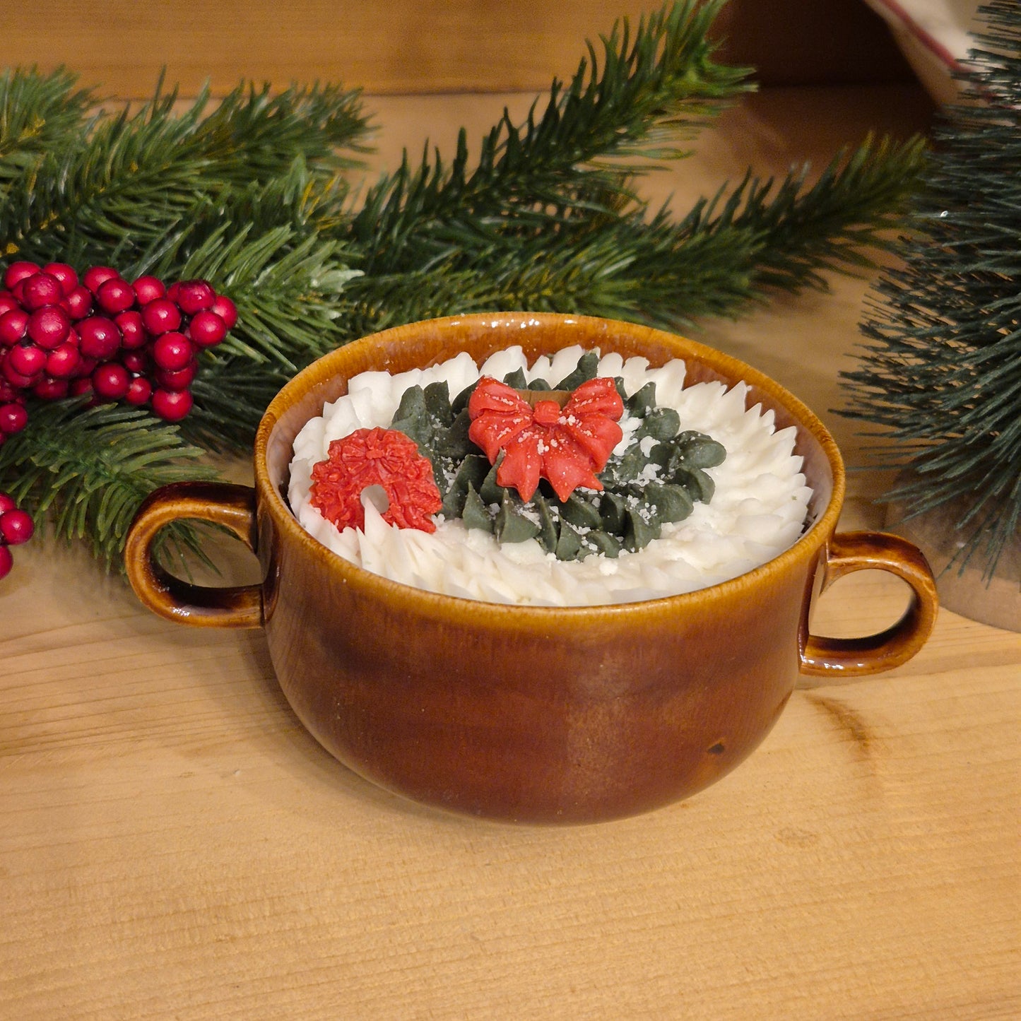 Handgemachte Sojawachskerze Weihnachtesgeschenk Sahne Dessert in Antiker Keramik Suppentasse GDR