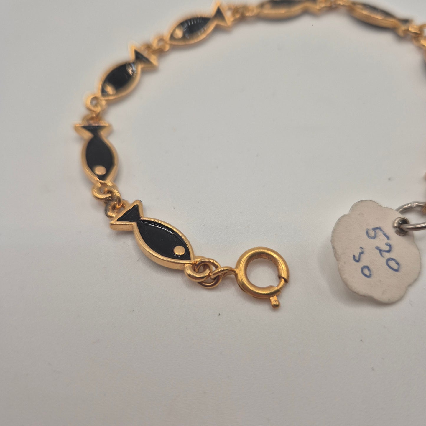 Goldenes Vintage Armband mit schwarzen Emaille-Fischen 70er Jahre