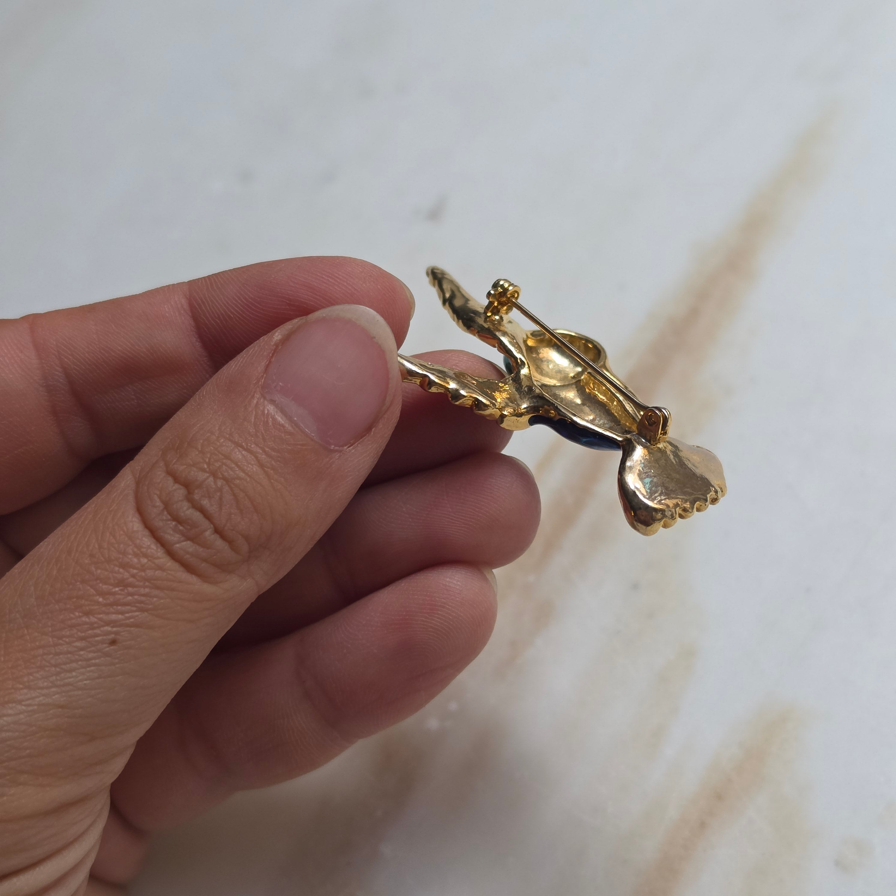Exquisite Kolibri-Brosche – Bunter Emaille-Schmuck mit Kristall-Details