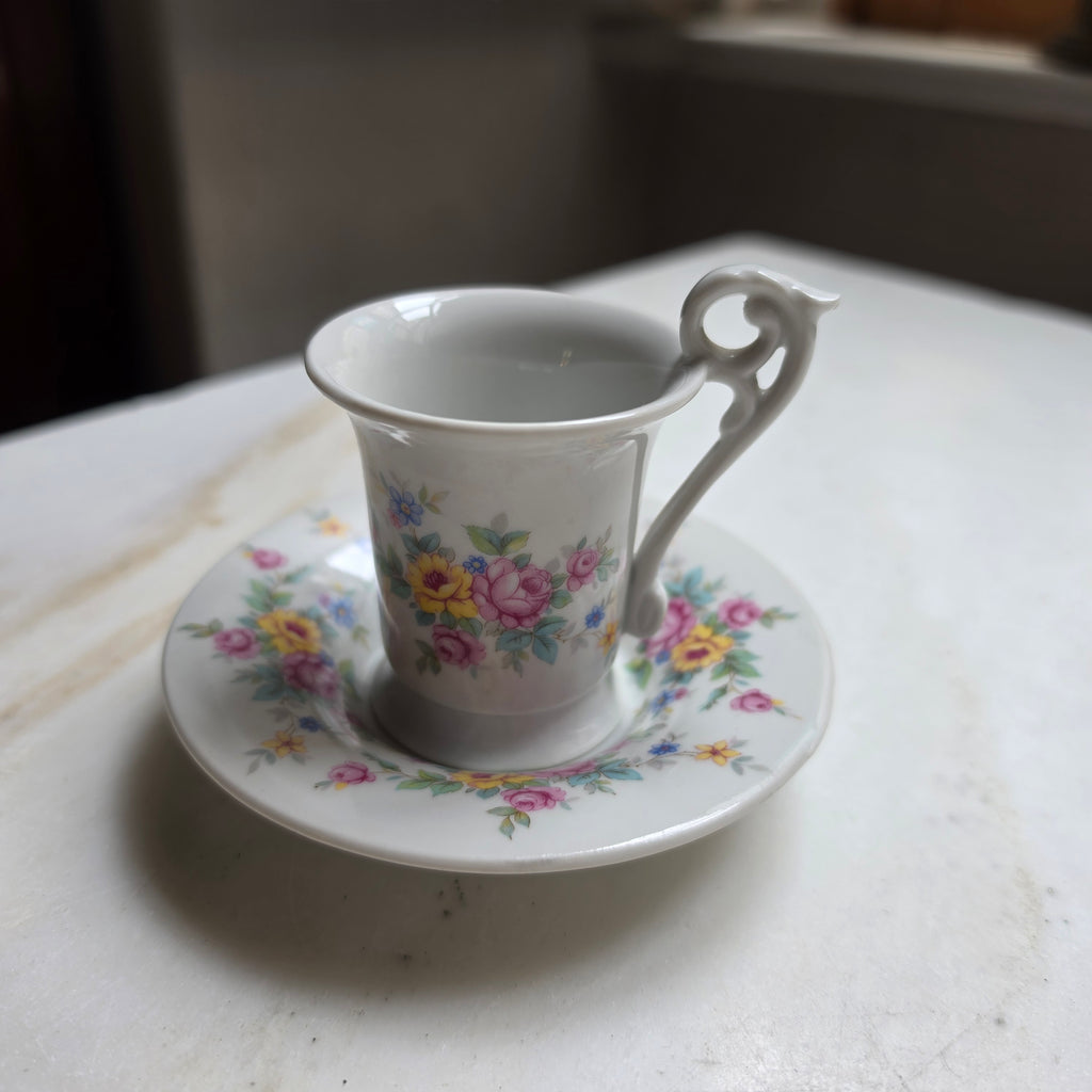 Vintage Kahla Mokkatasse mit Untertasse – Romantisches Blumenmuster & Zierhenkel
