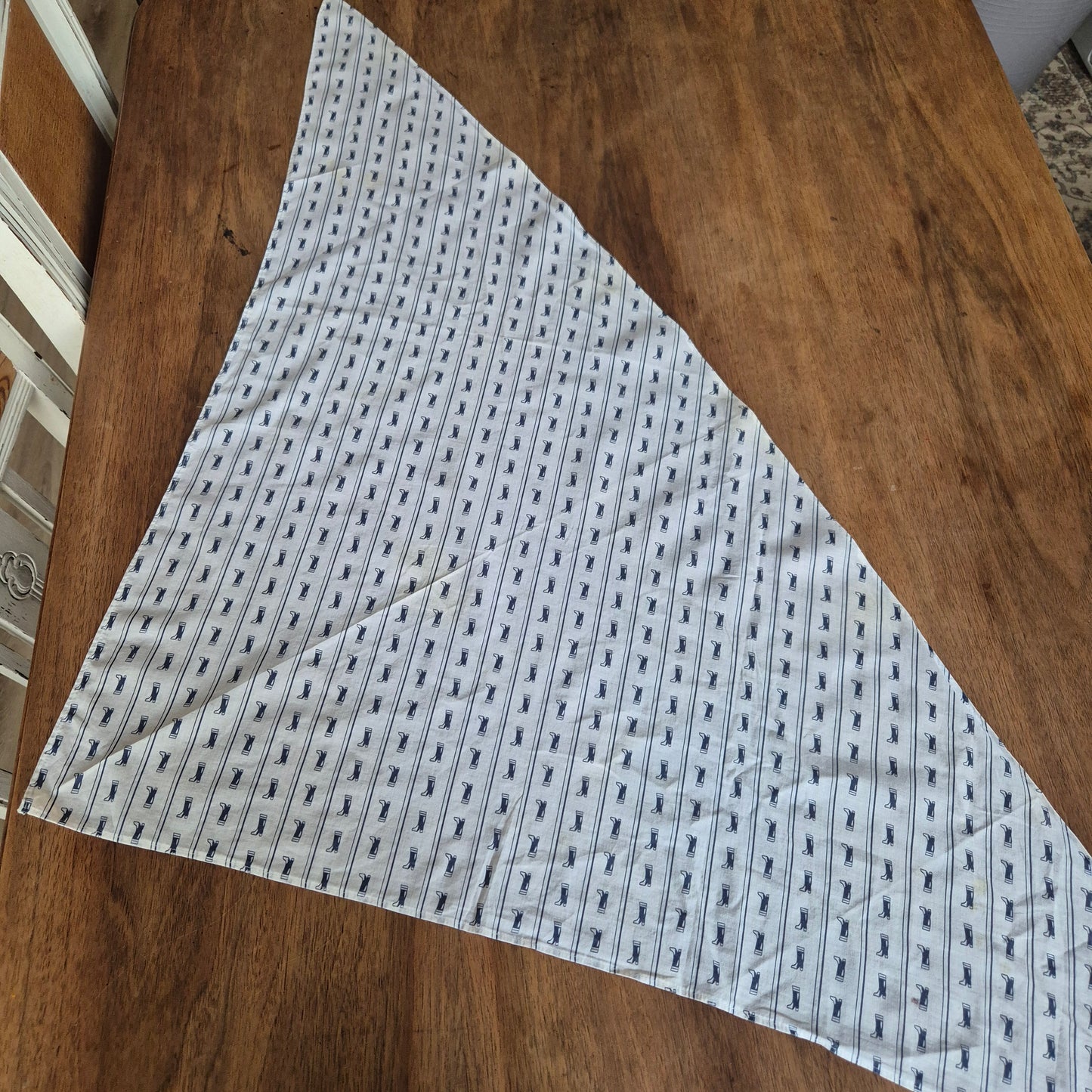 Dreiecktuch Vintage weiß blau mit Stiefelmotiv  Halstuch Kopftuch 120x80cm