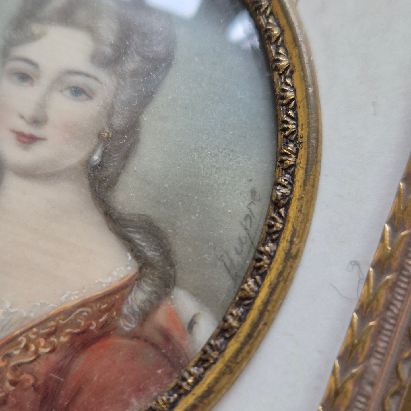 Antike viktorianische Miniaturmalerei / Lupenmalerei Porträt auf Bein / Porzellan Messing gerahmt