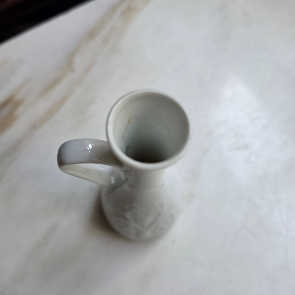 Vintage KPM Royal Porzellan Bavaria Miniatur-Vase / Krug mit Relief, Weiß