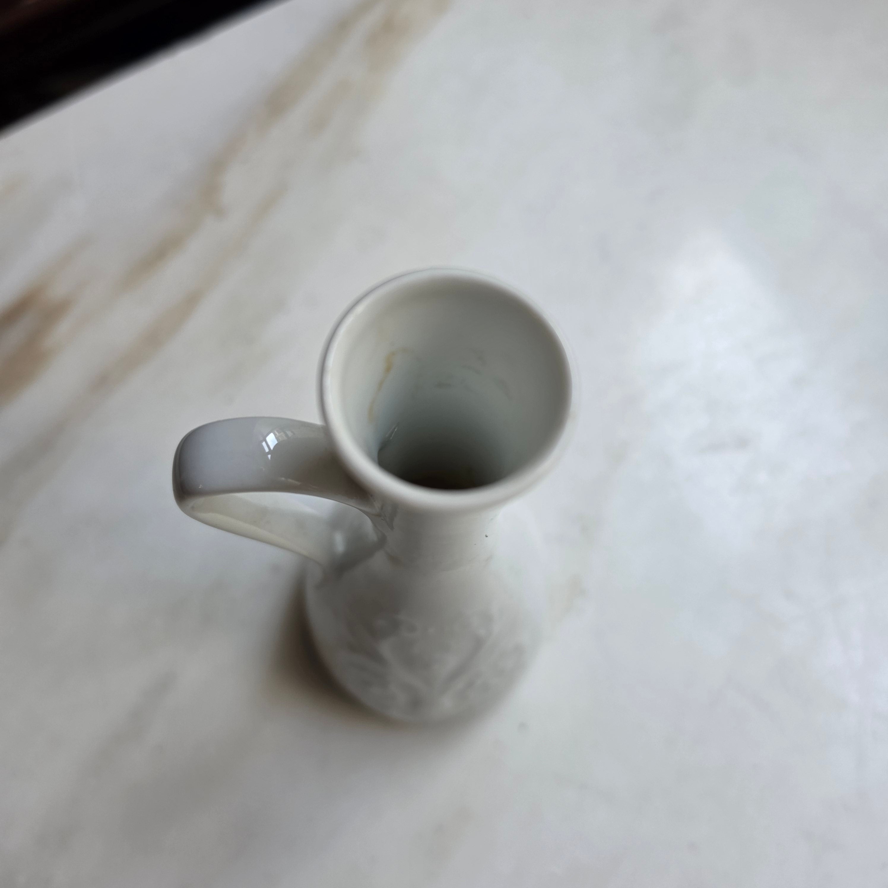 Vintage KPM Royal Porzellan Bavaria Miniatur-Vase / Krug mit Relief, Weiß