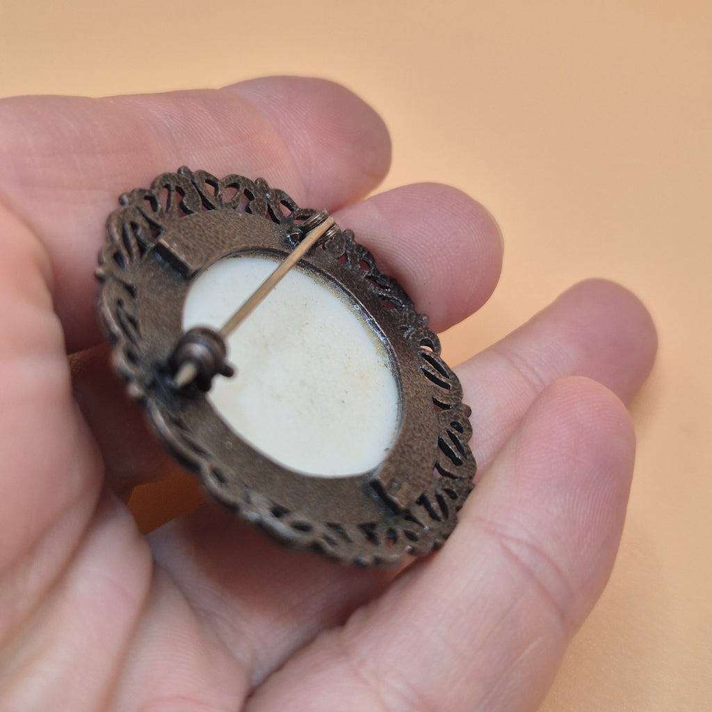 Vintage Brosche mit Birnenmotiv