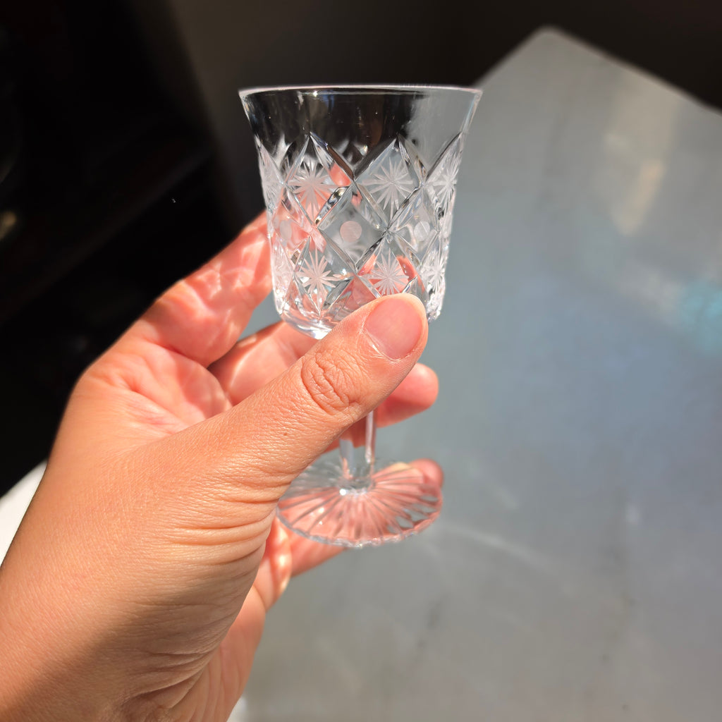 Edles Kristall-Likörglas mit Facettenschliff – Eleganter Schnaps- & Digestif-Kelch - Vintage-Stil