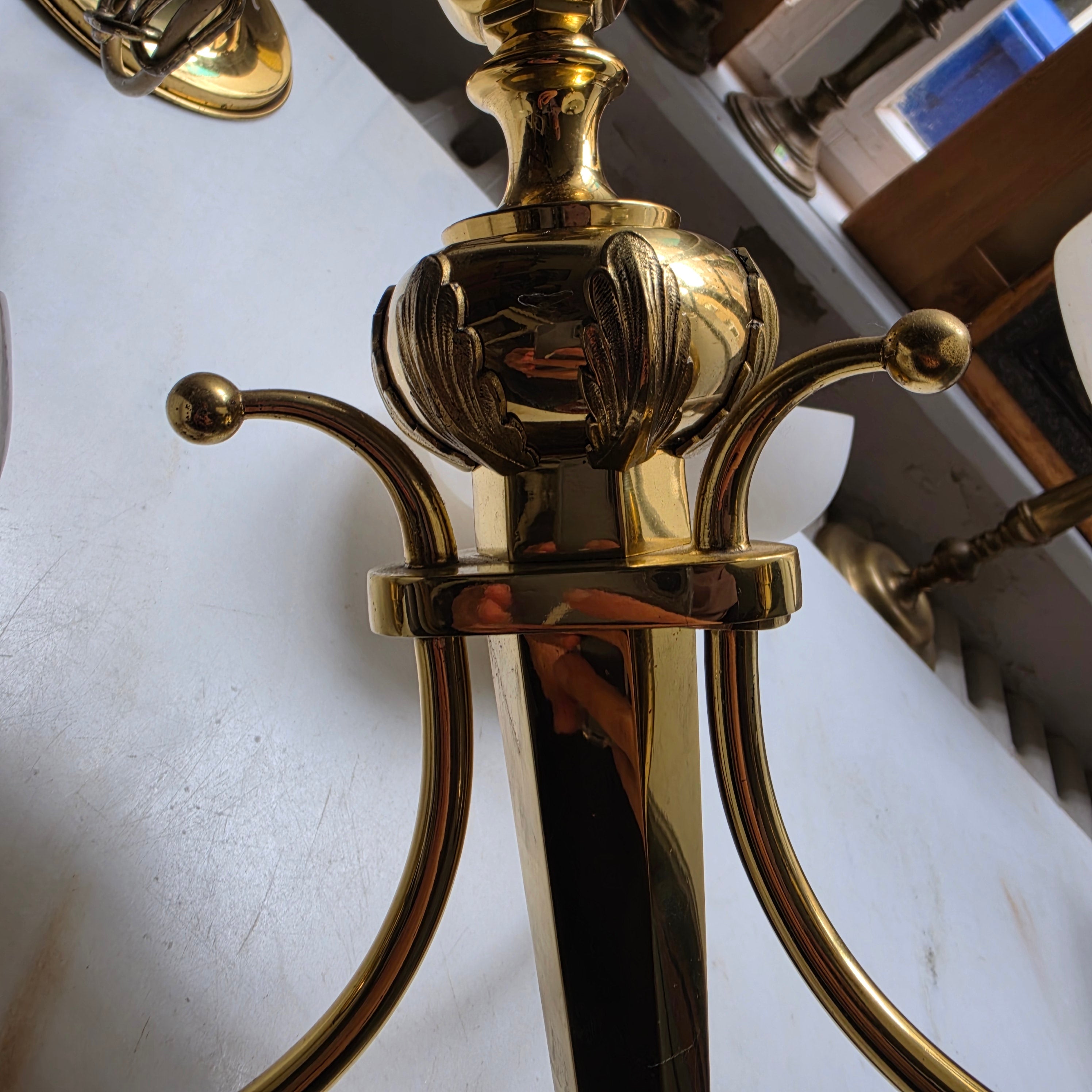 Art Jugendstil Deckenlampe - 3-armig mit Marmoroptik Glasschalen und Messing