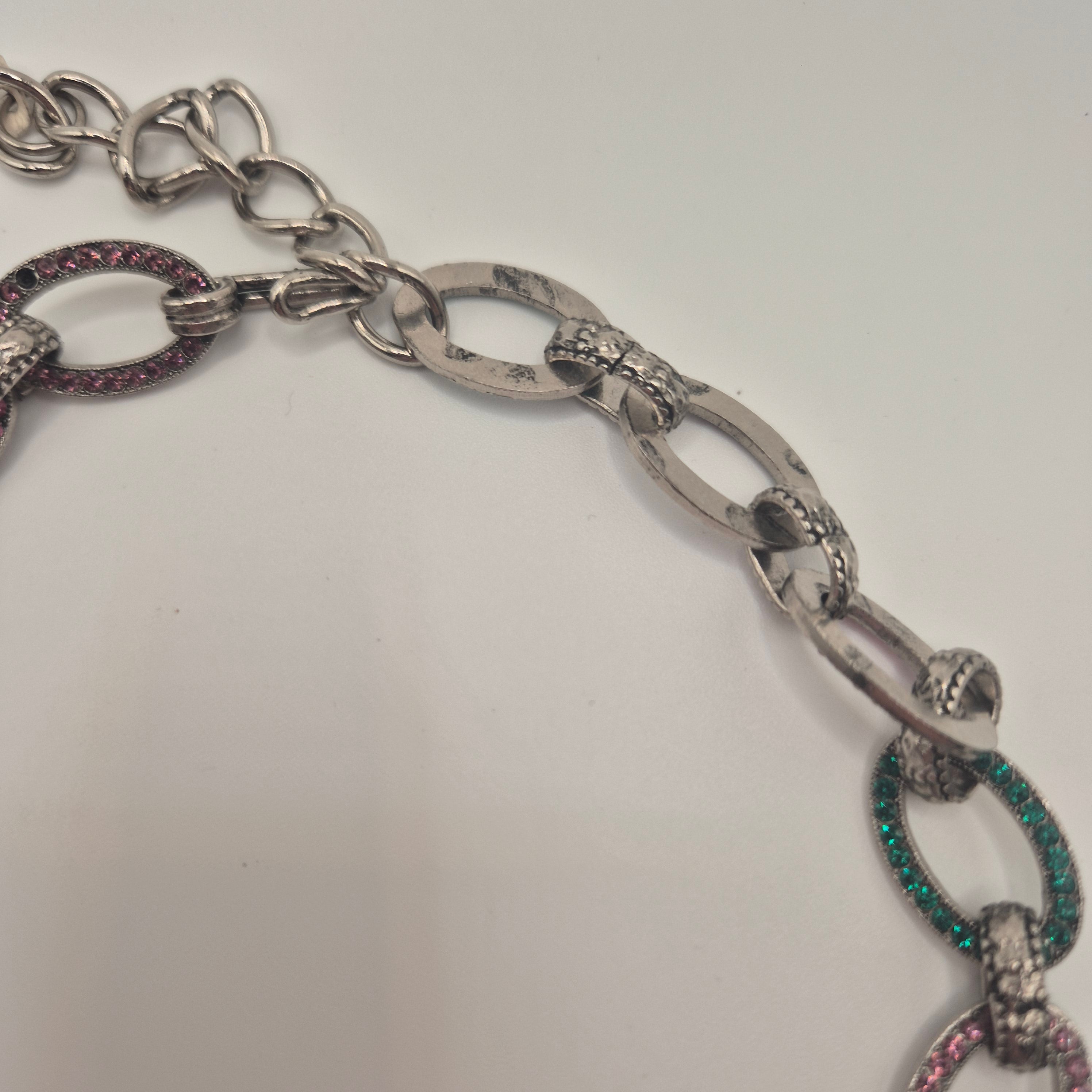 Extravagante Vintage-Halskette im Barock-Stil – Statement-Piece mit dunklem Glas Amethyst & bunten Akzenten