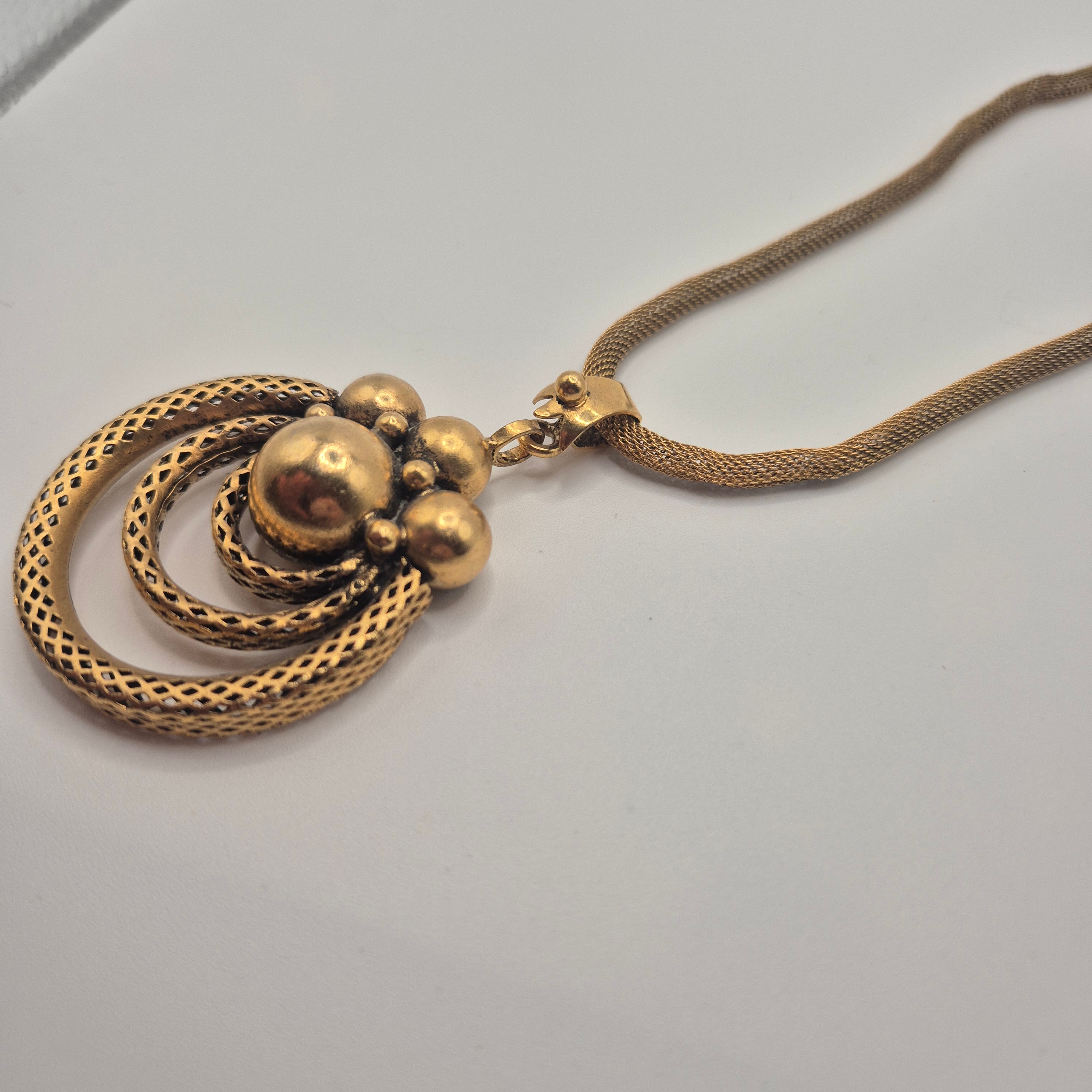 Vintage Statement-Collier – Großes Gold-Medallion im Ethno-Barock-Stil