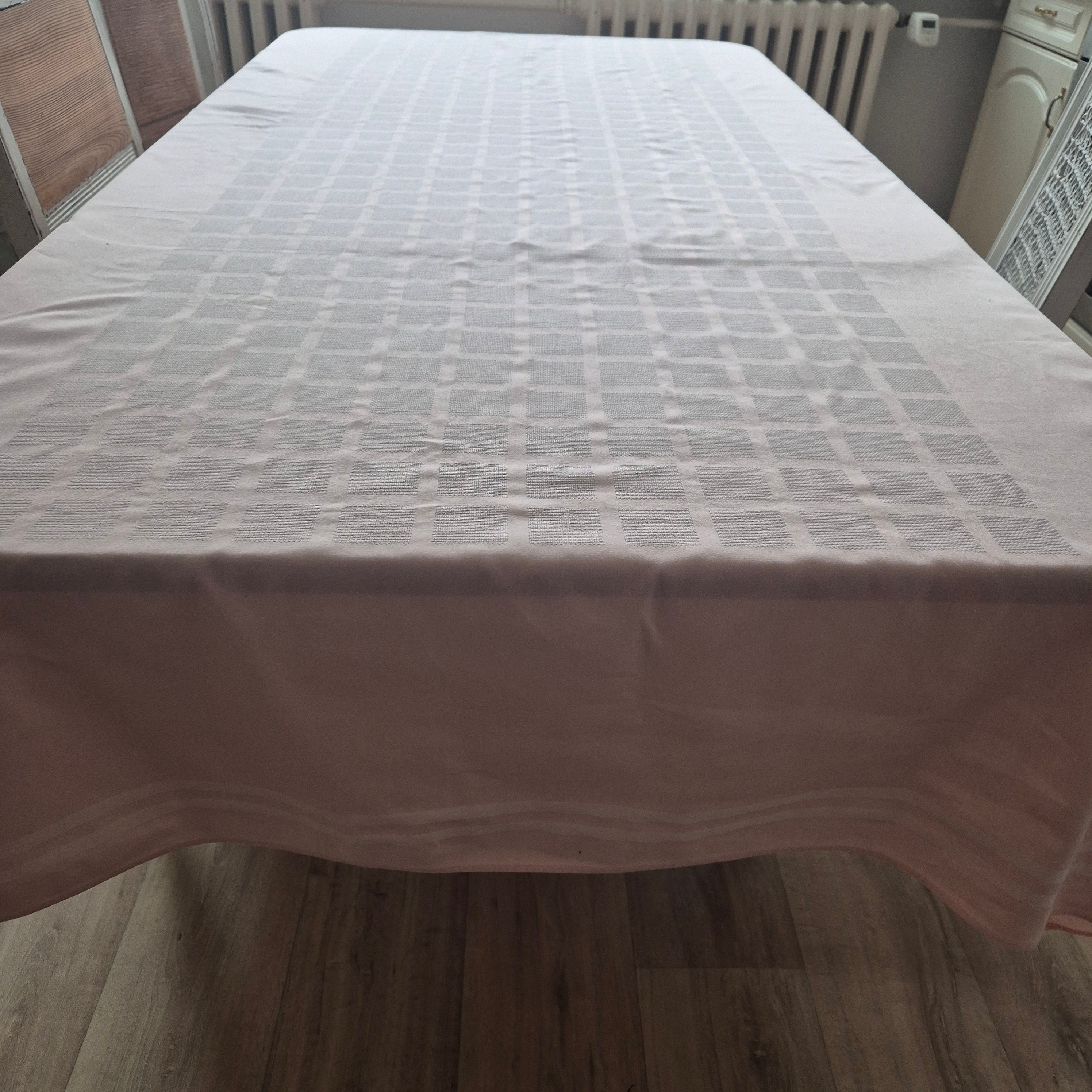 Vintage IRISETTE Tischdecke 132x220cm Perlrosa und Damast Webart Baumwolle