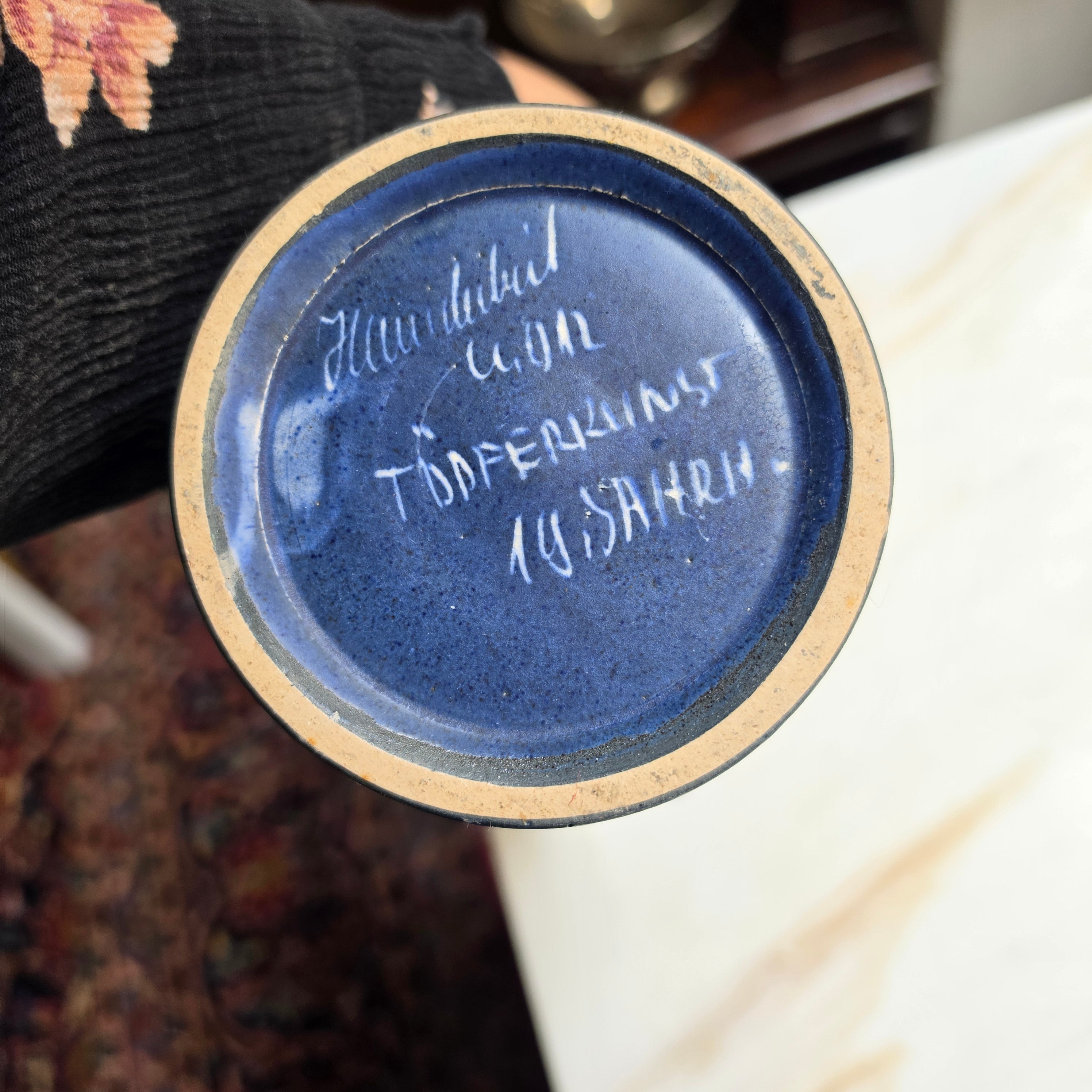 Antike wunderschöne blaue Vase mit Henkel Krug Handbemalt Blumen