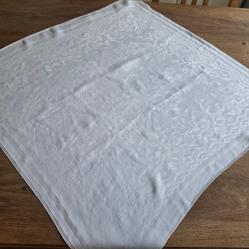 Klassische Damast-Tischdecke aus Halbleinen/Baumwolle mit Monogramm-Stickerei „EZ“ - 68x71cm