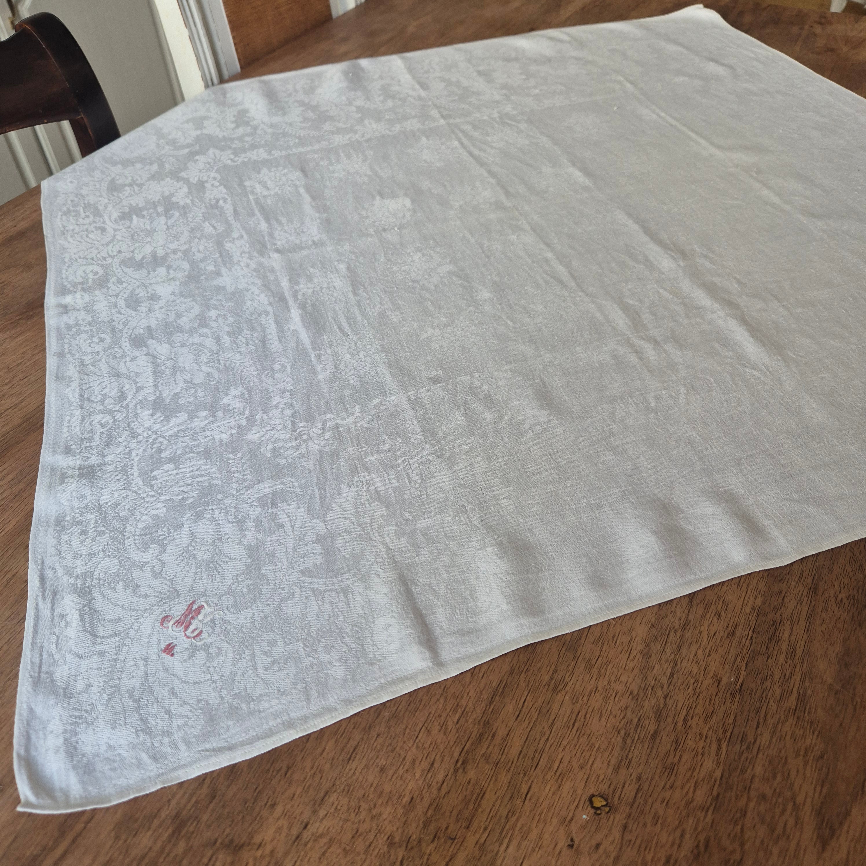 Antike Jugendstil Serviette oder Mitteldecke mit roten Monogramm M.K.