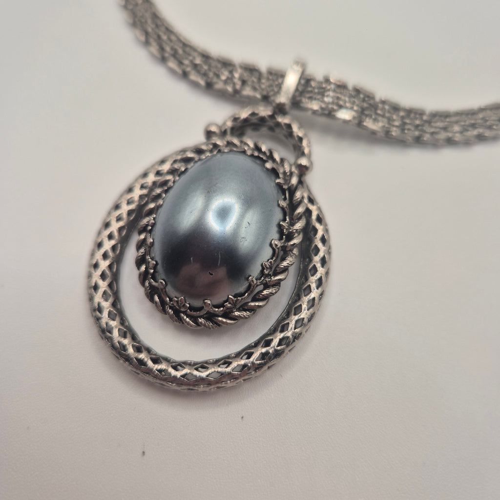 Statement Vintage-Collier – Altsilber-Optik mit dunkler Perle