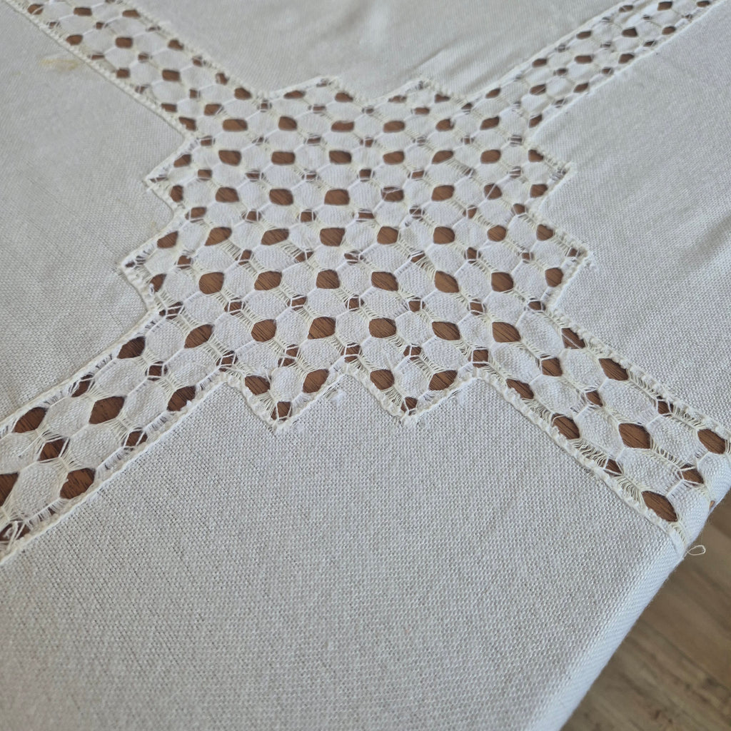 Vintage DDR Tischdecke weiß mit lila Blumenstickerei 220x130cm