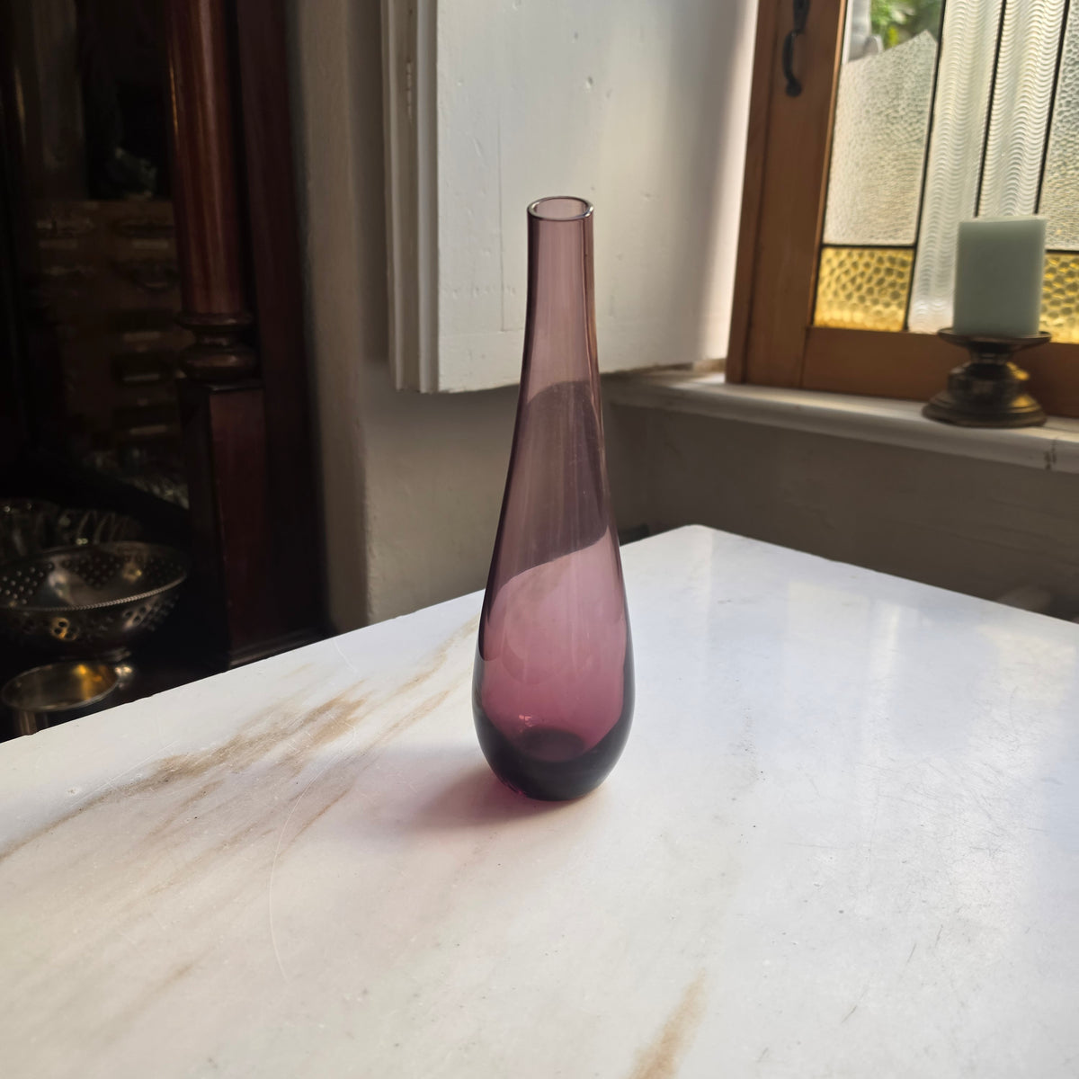Moderne Mundgeblasene Glasvase in Trompetenform – Amethyst-Farbverlauf