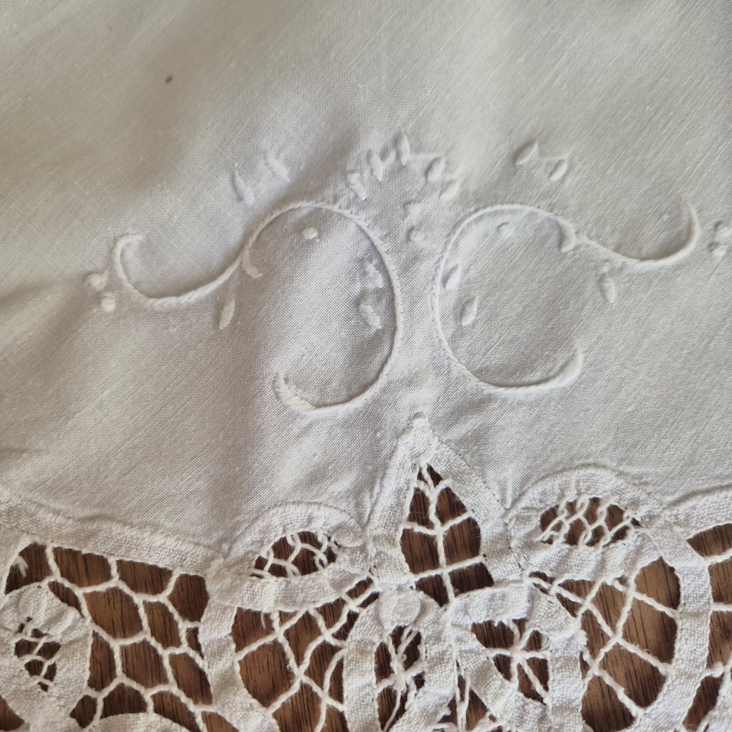 Antike viktorianische Spitzen Tischdecke gehäkelt geklöppelt weiß 85x85cm (Stockflecken Rückseite)