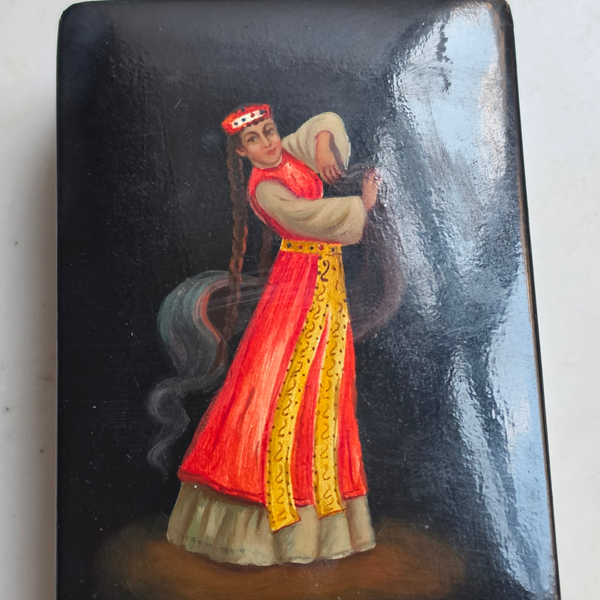 Handbemalte Russische Lackdose - Schmuckschatulle mit Palekh- Fedoskino Motiven – Traditionelle Miniaturmalerei