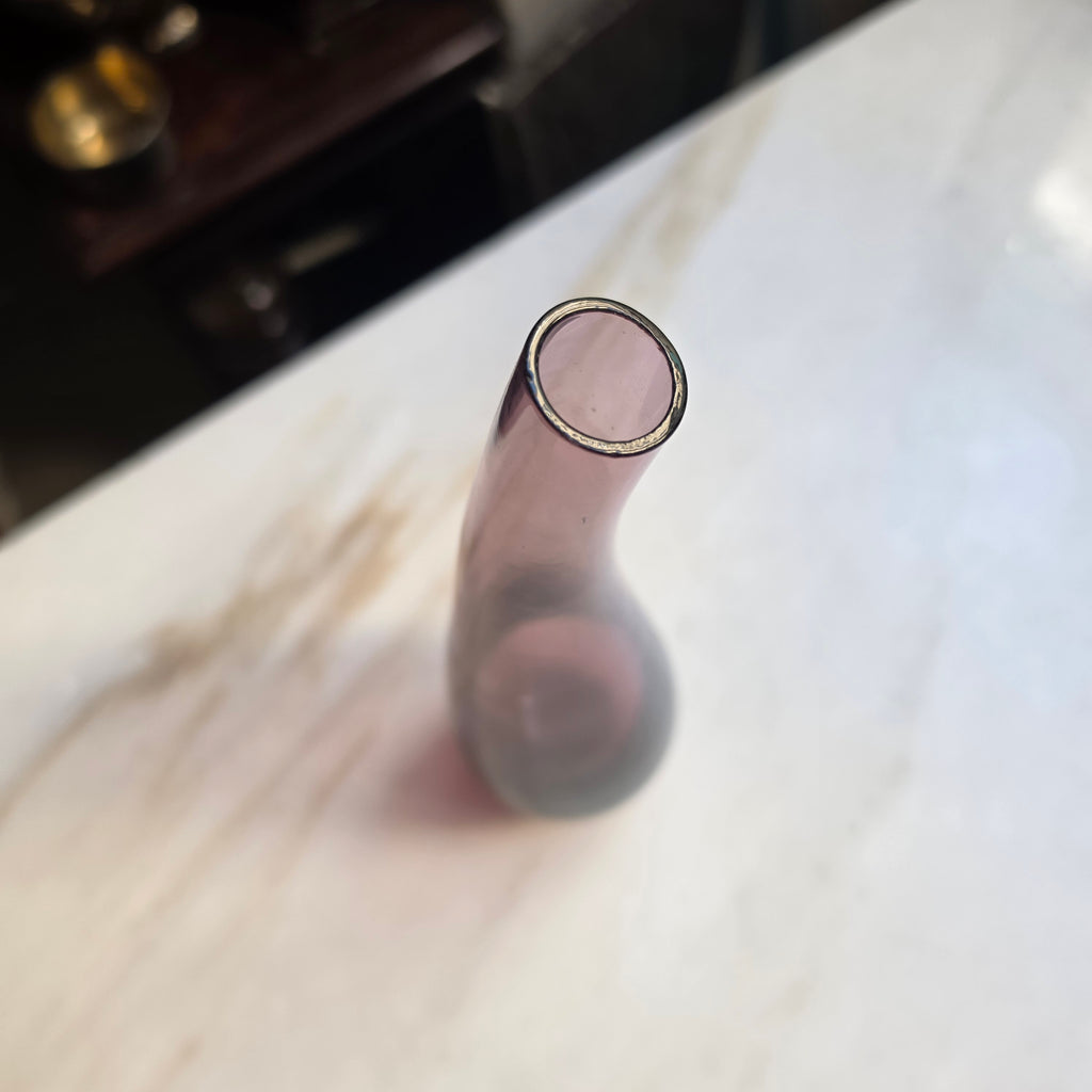 Moderne Mundgeblasene Glasvase in Trompetenform – Amethyst-Farbverlauf